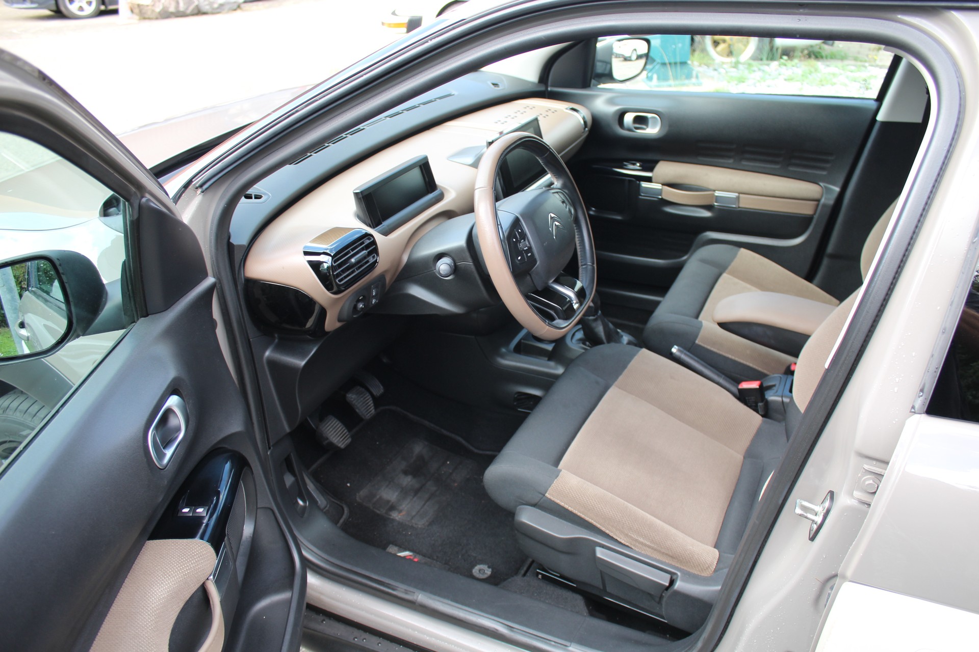 CITROEN C4 Cactus 1.6 BlueHDi Shine-image-4