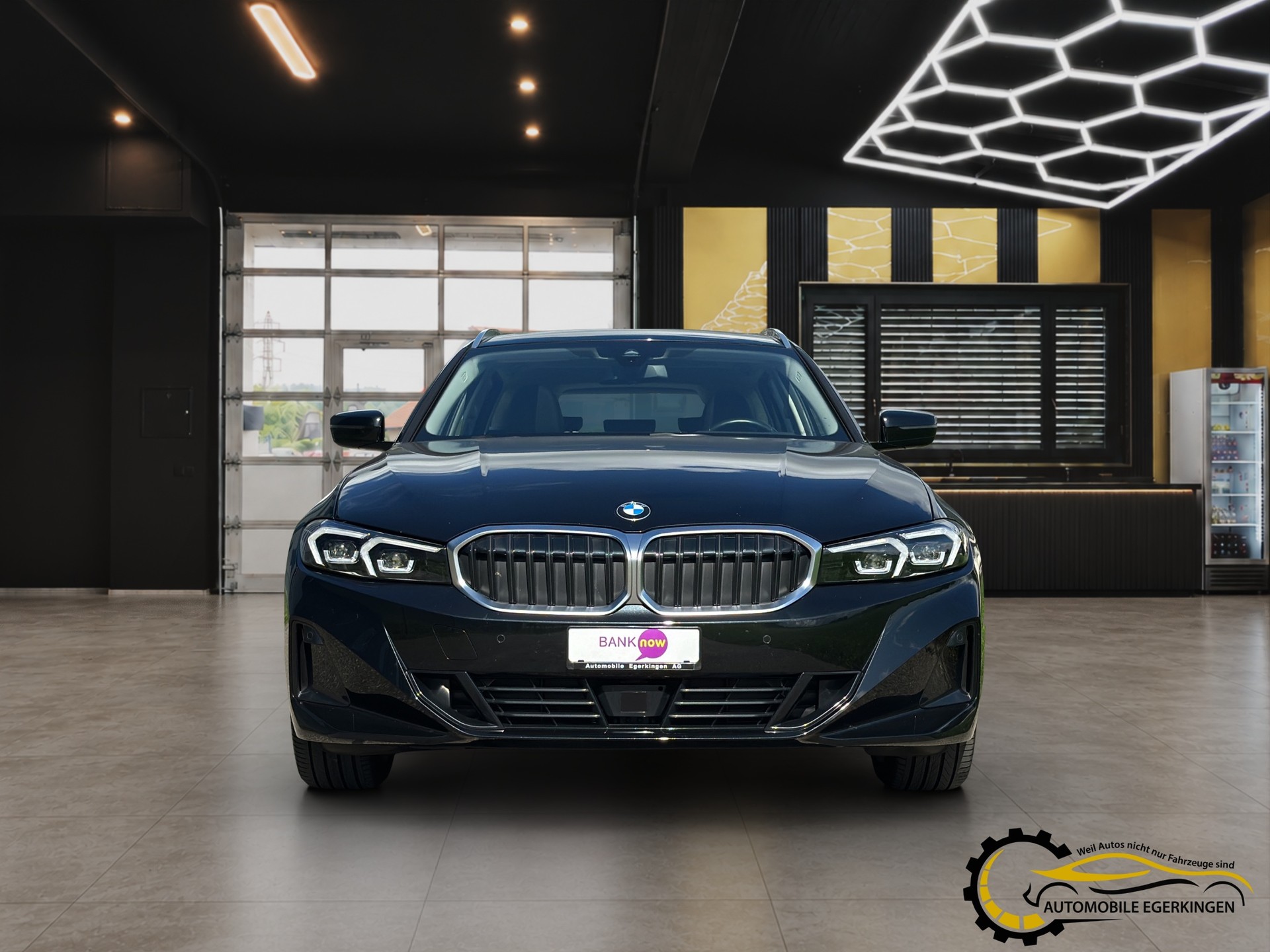 BMW 320d xDrive 48V Touring Steptronic-showroom-element-1