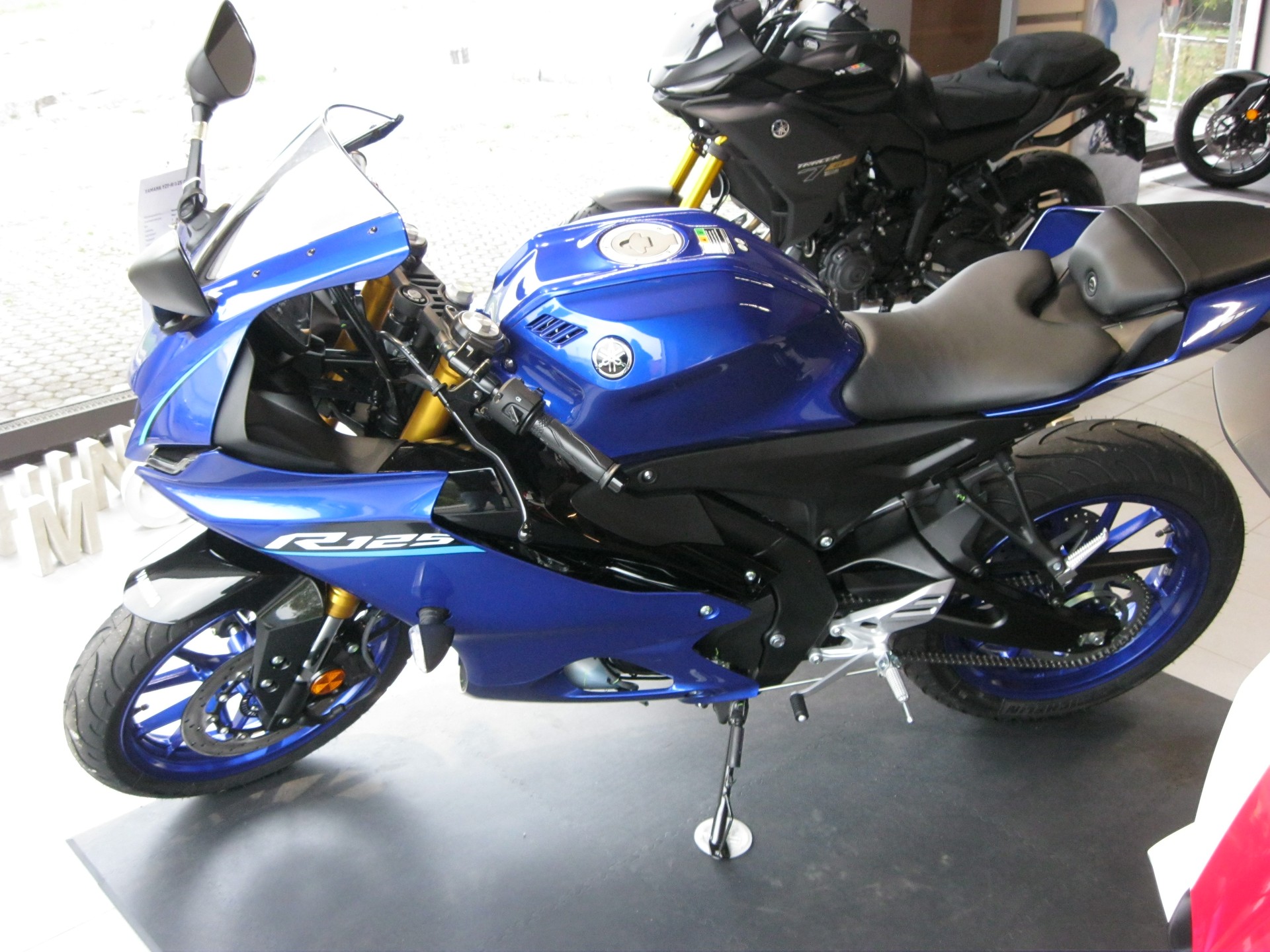 YAMAHA YZF-R 125 ABS-image-1