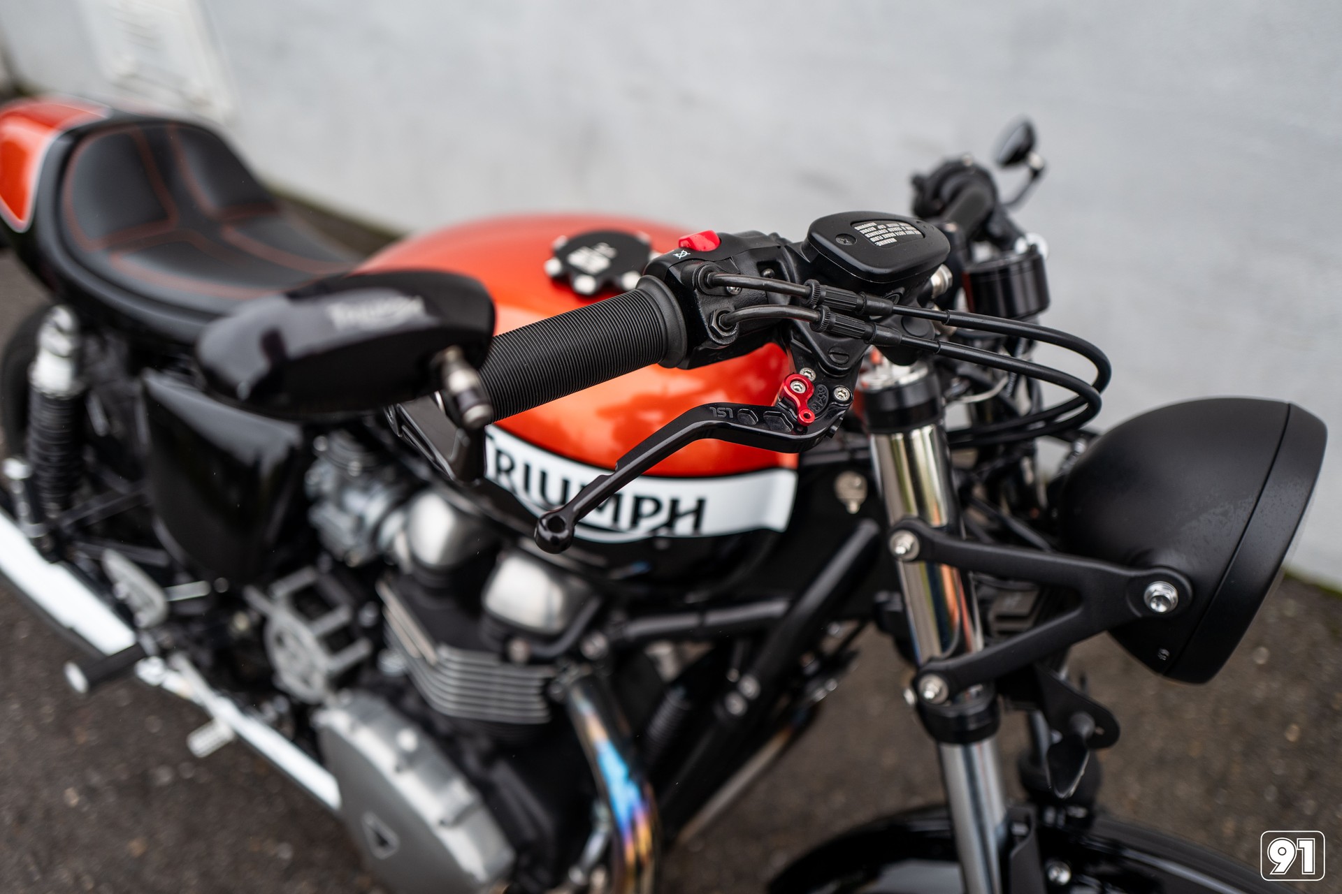 TRIUMPH Thruxton 900 i-image-4
