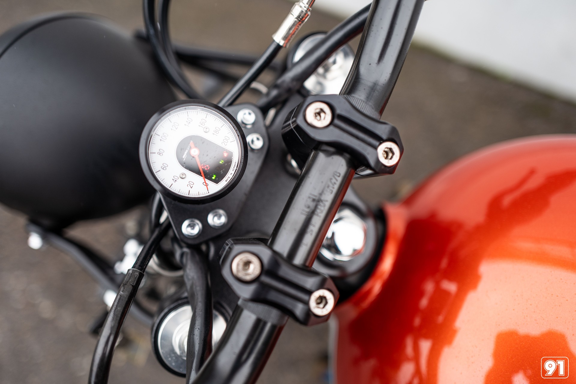TRIUMPH Thruxton 900 i-image-7