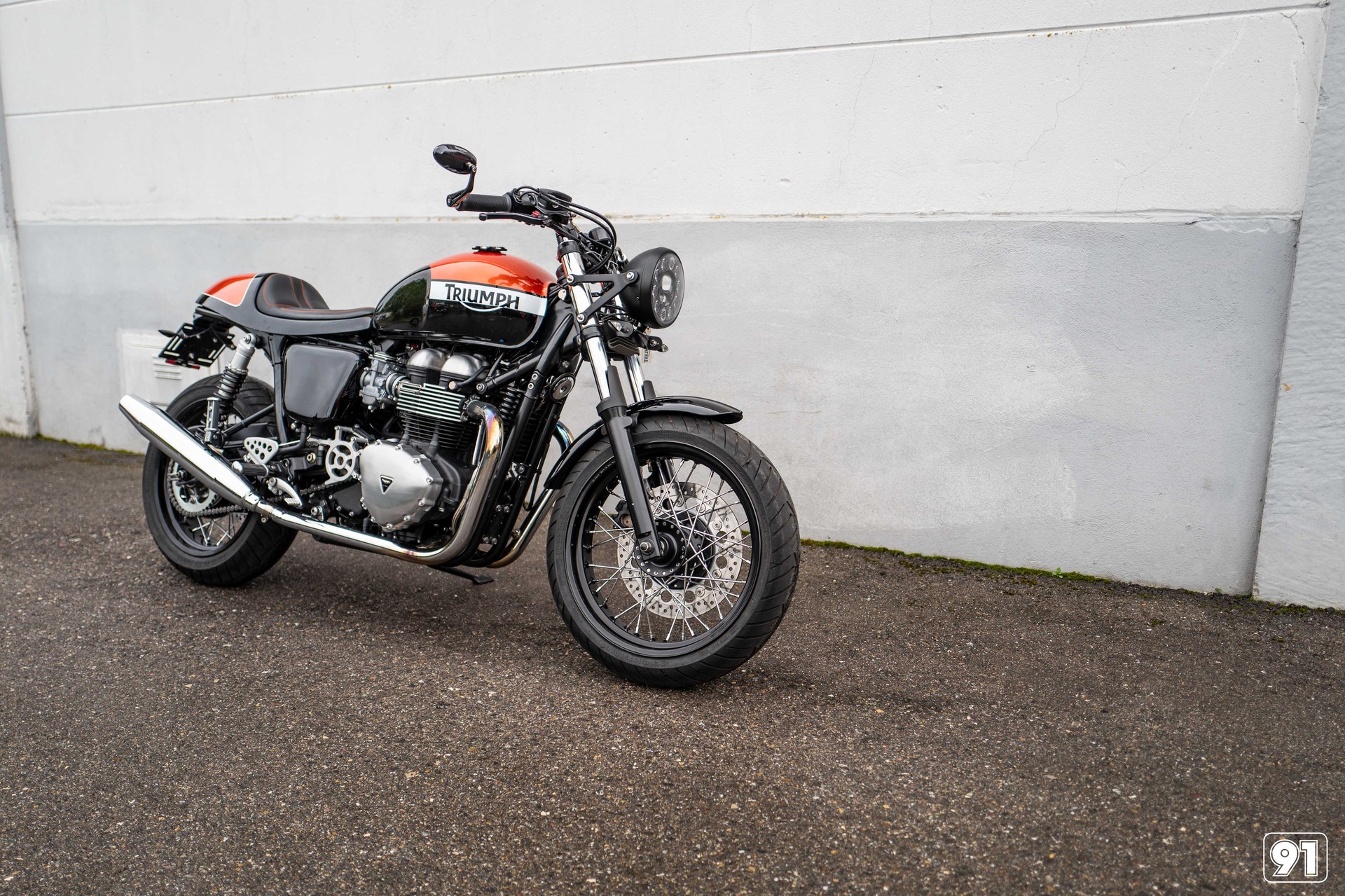 TRIUMPH Thruxton 900 i-image-1