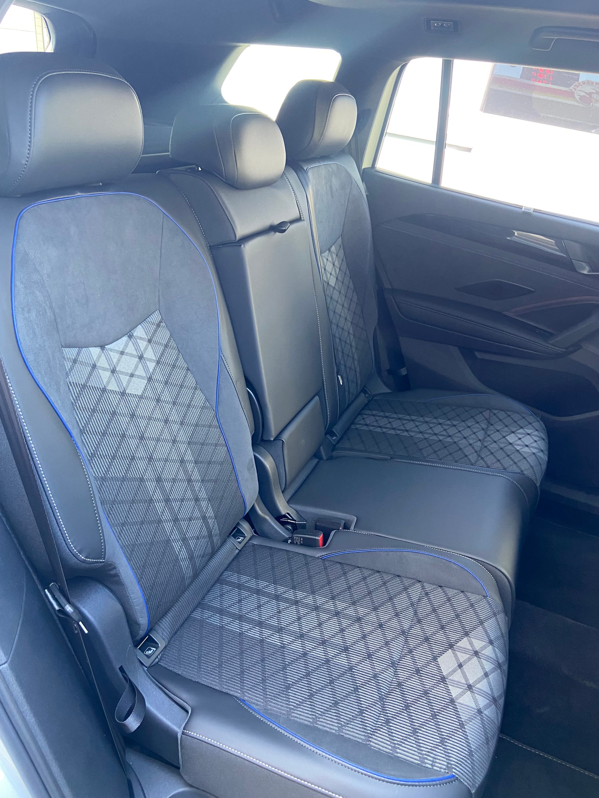 VW Tayron 2.0 TSI R-Line UNITED DSG 4Motion-image-12