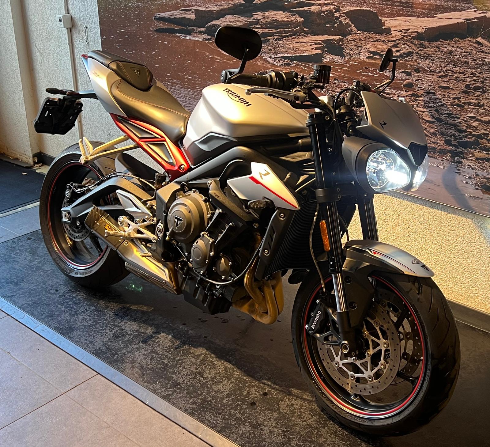 TRIUMPH Street Triple R 765 ABS-image-1