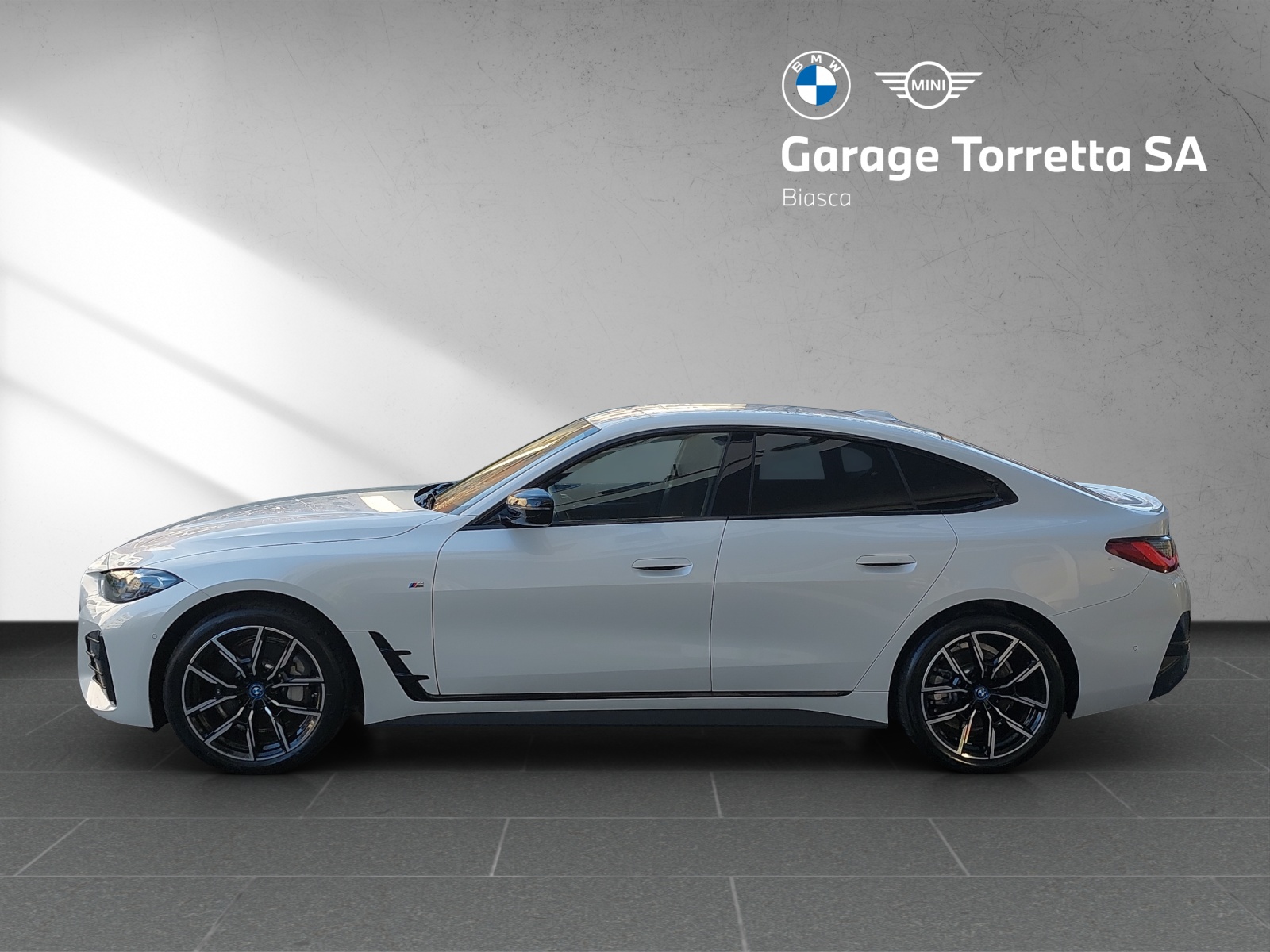 BMW i4 eDrive 40 M Sport-showroom-element-2