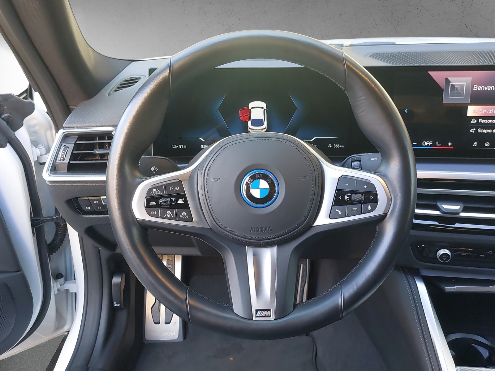 BMW i4 eDrive 40 M Sport-image-13