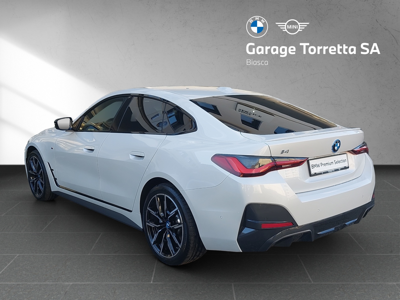 BMW i4 eDrive 40 M Sport-showroom-element-3