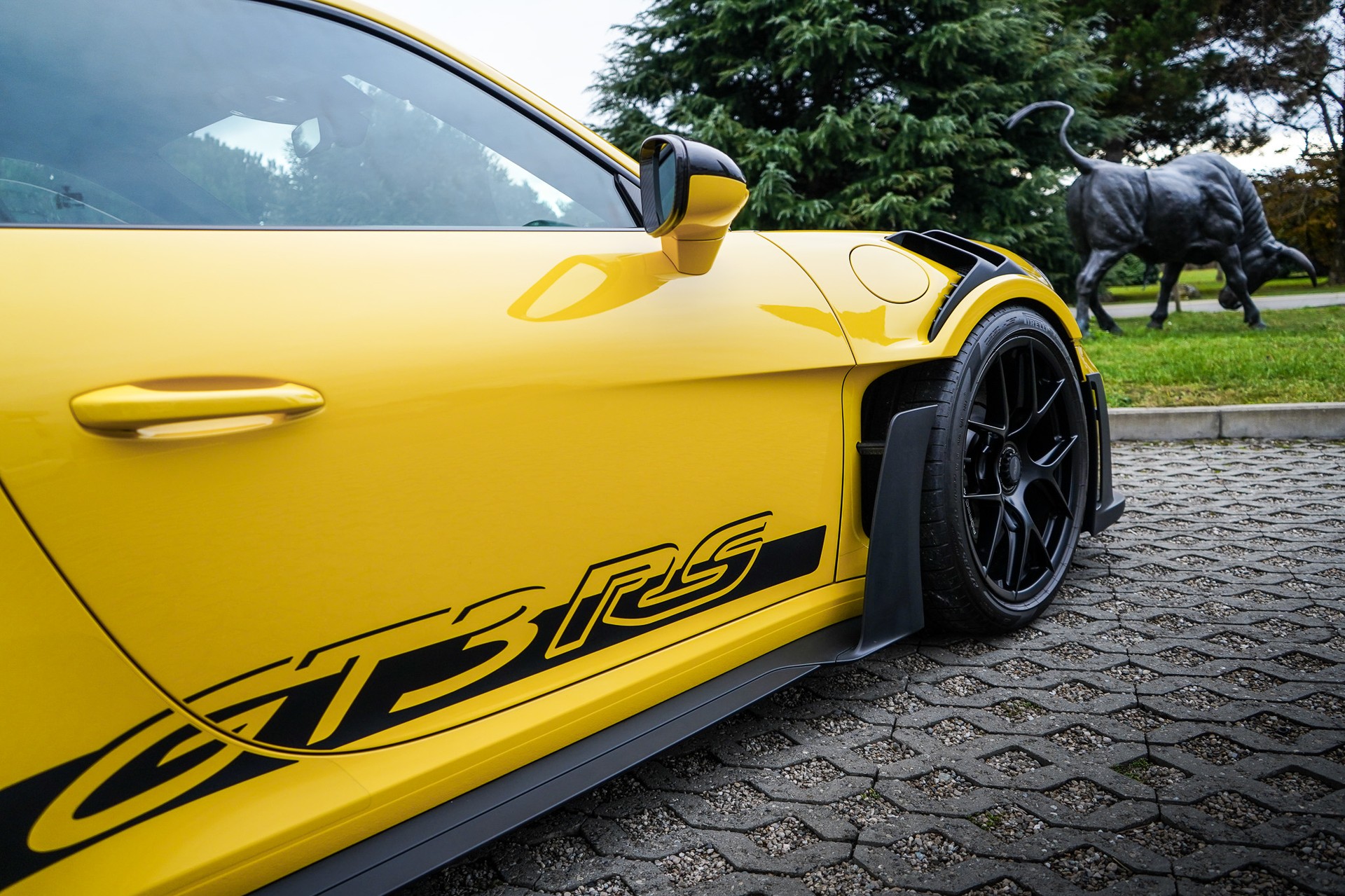 PORSCHE 911 GT3 RS-image-12