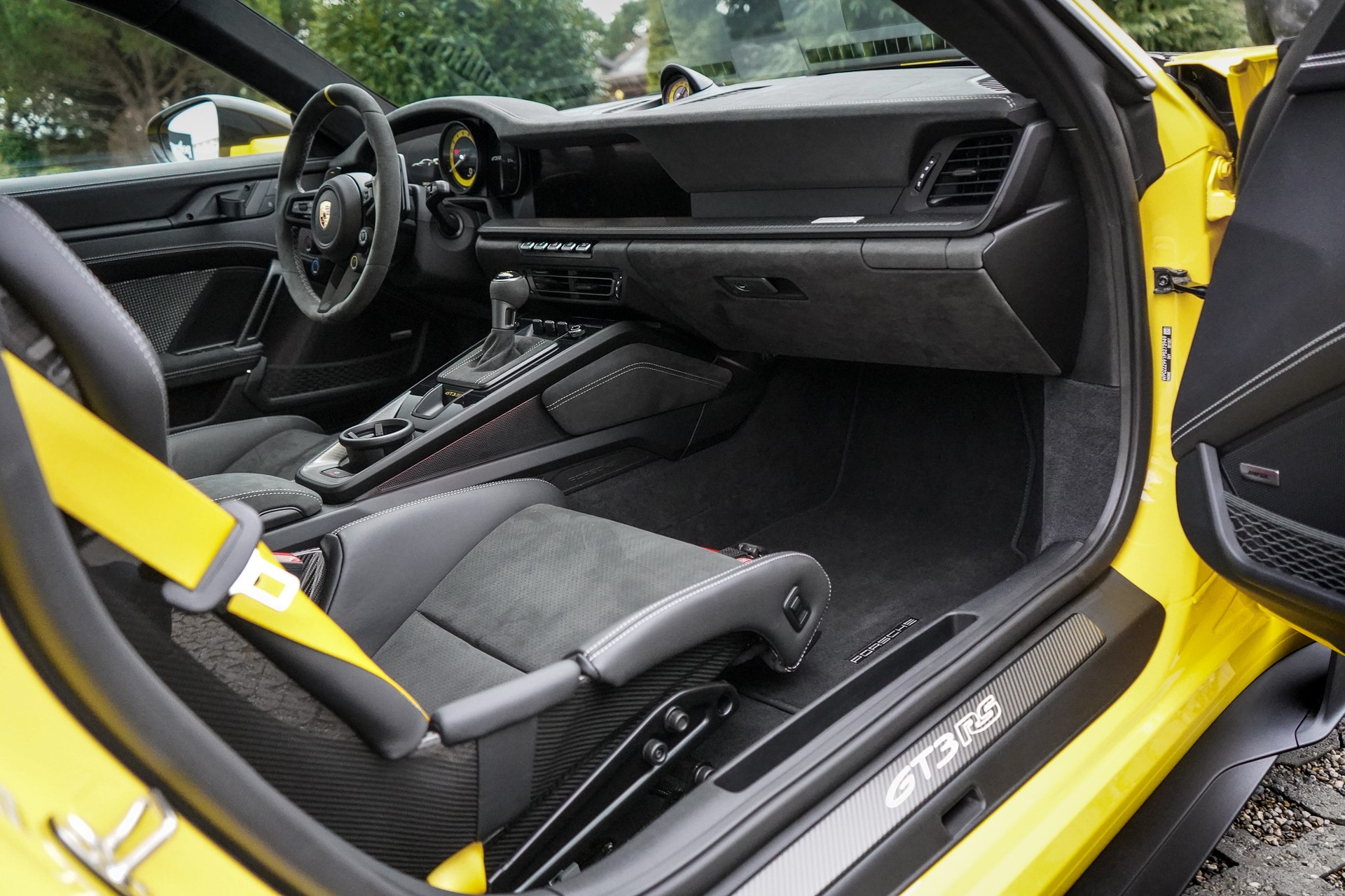 PORSCHE 911 GT3 RS-image-9