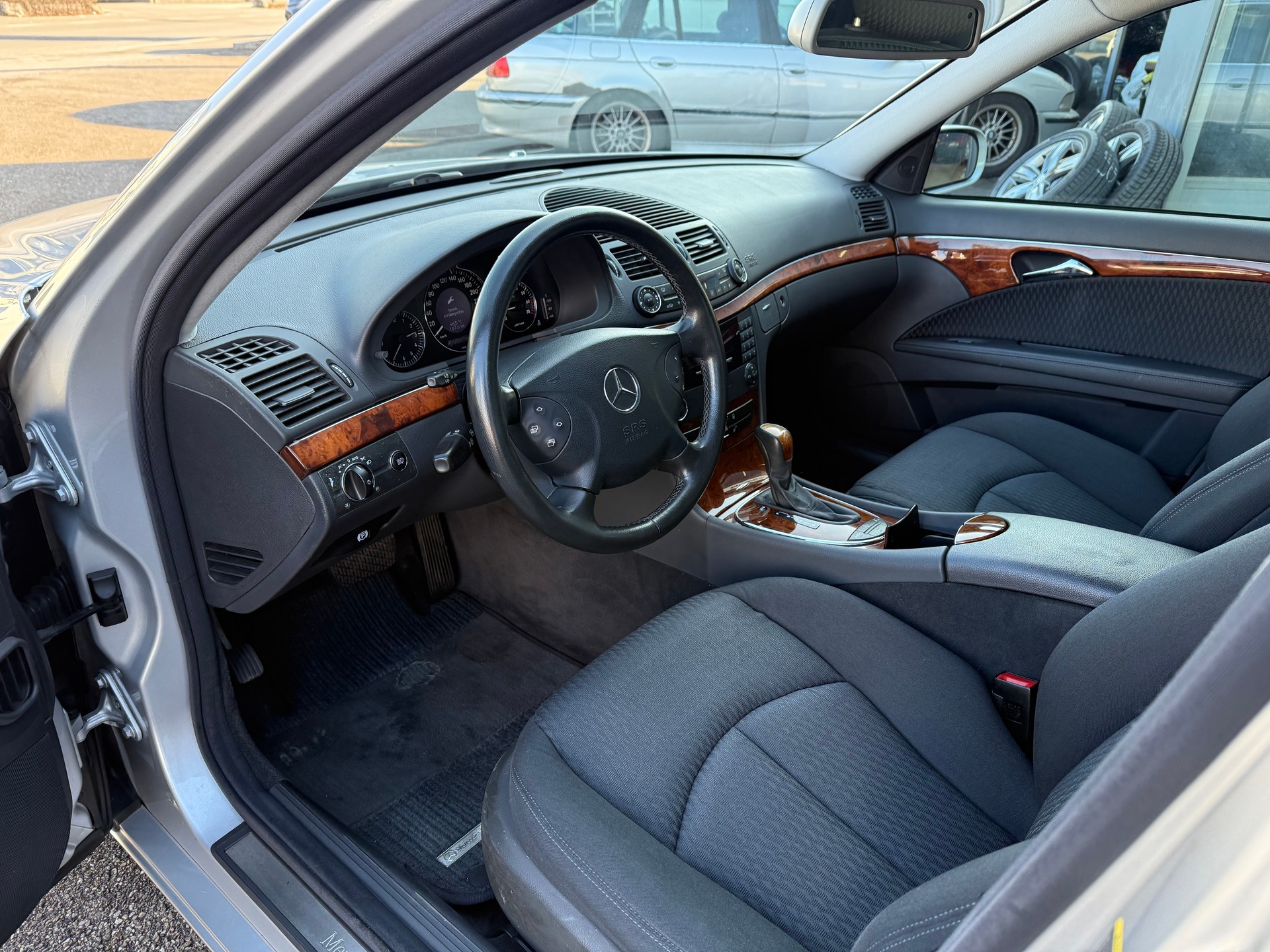 MERCEDES-BENZ E 320 Elégance Automatic-image-10