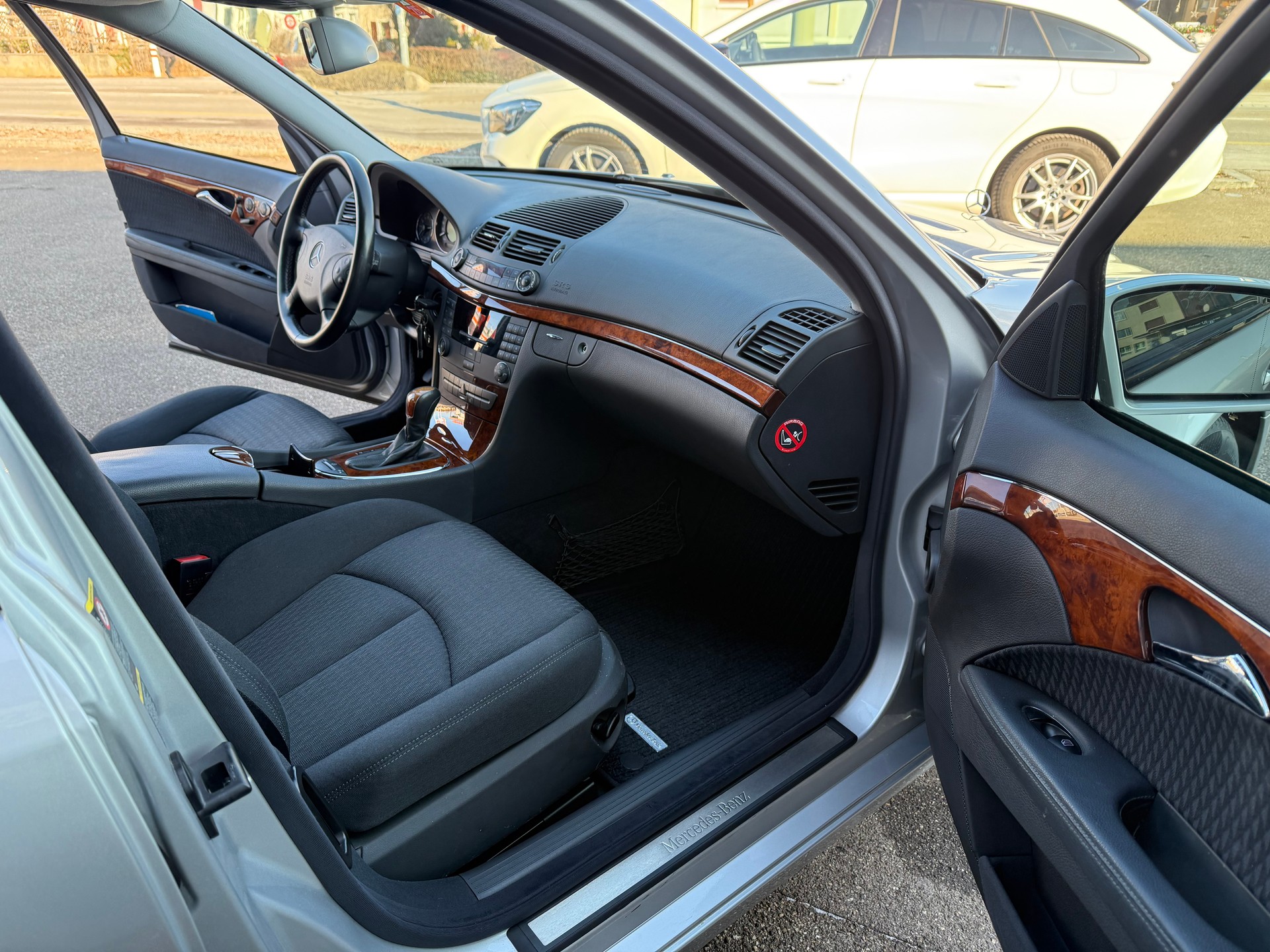 MERCEDES-BENZ E 320 Elégance Automatic-image-15