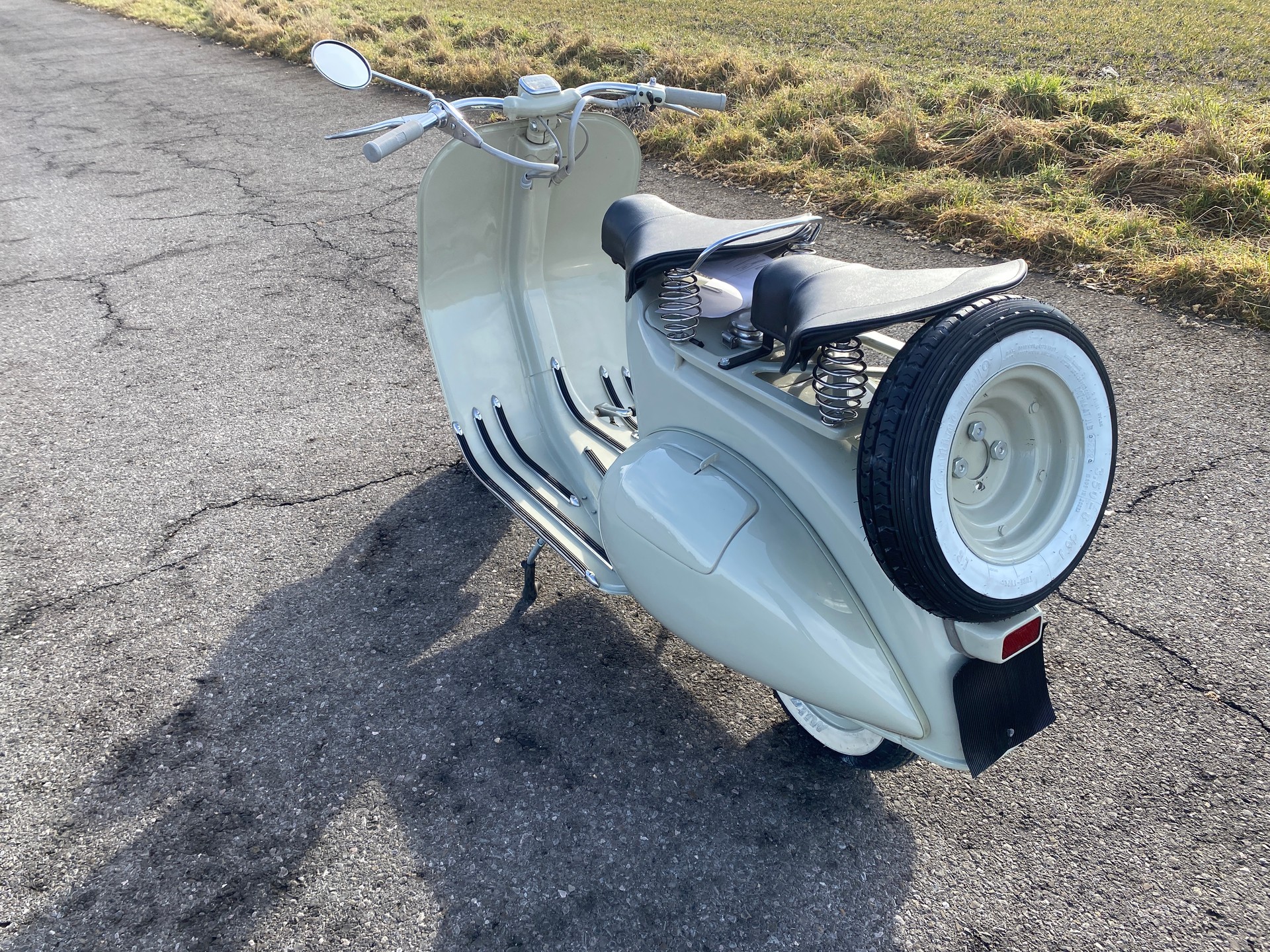 PIAGGIO VESPA 125 VM1T Faro Basso " Etat concours "-image-9