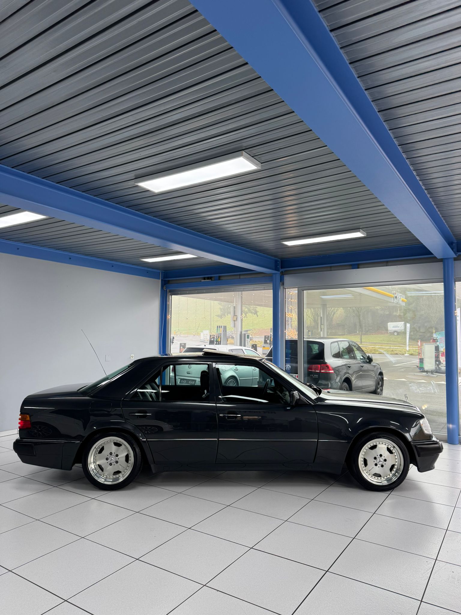 MERCEDES-BENZ 500 E Automatic-showroom-element-1