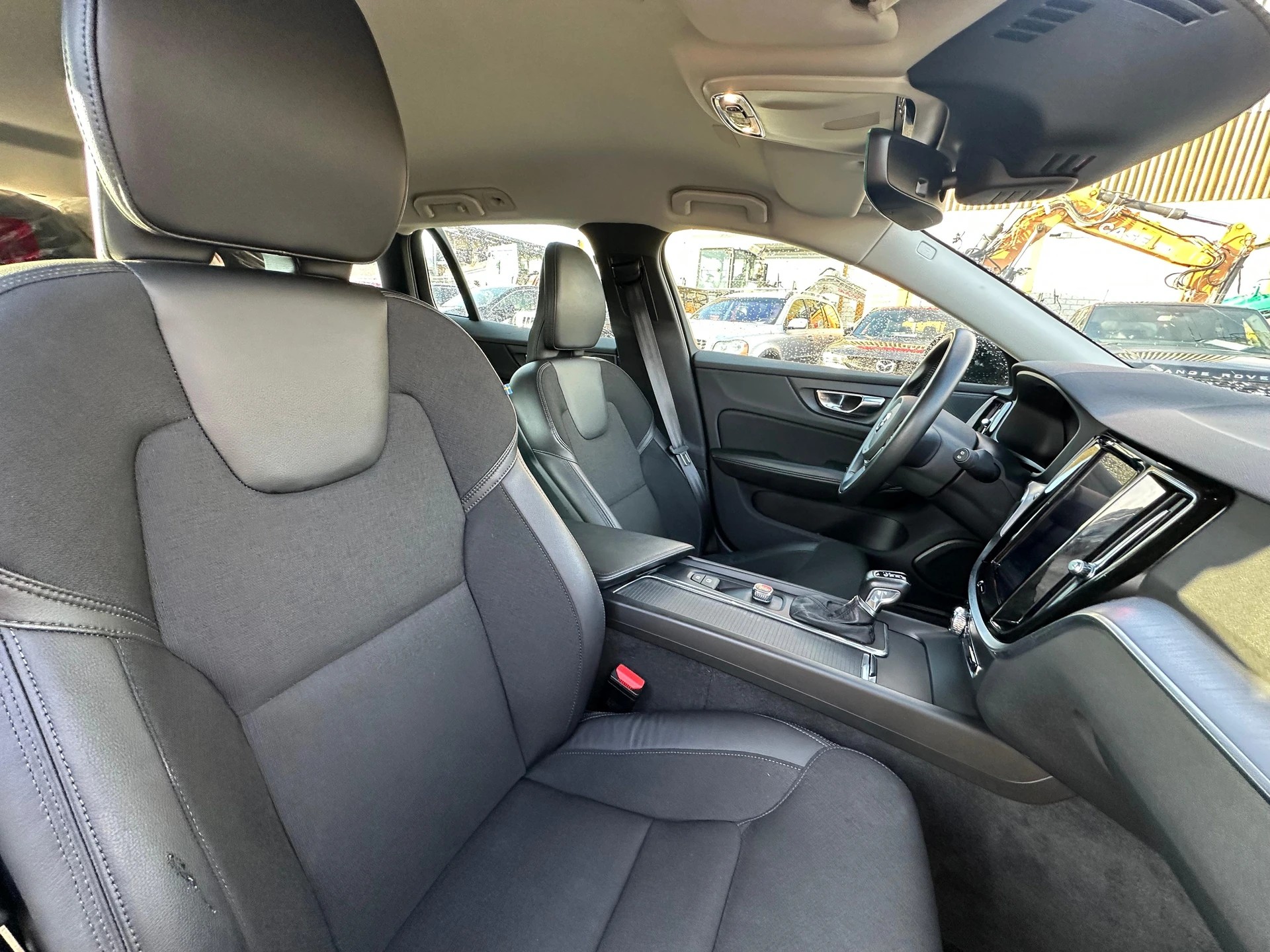 VOLVO V60 D4 Momentum Geartronic-image-8