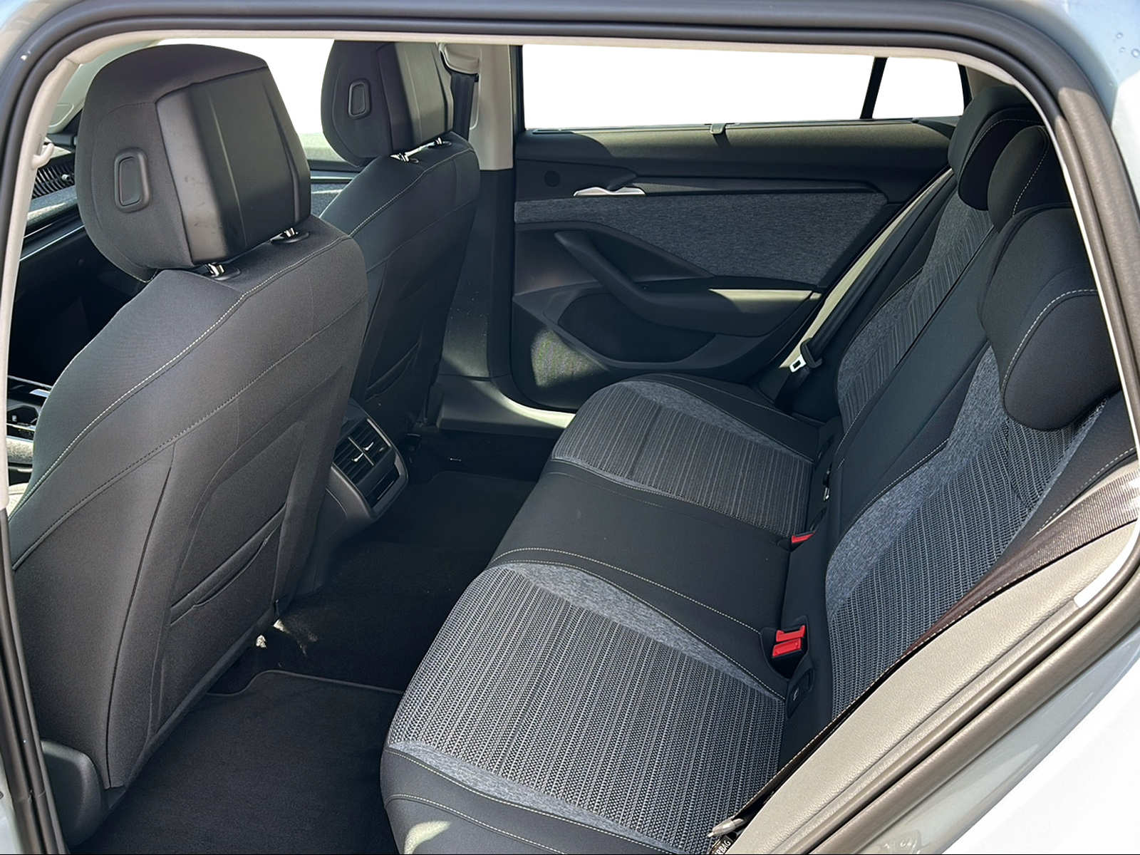 SKODA Superb Combi 1.5 TSI PHEV Selection DSG-image-4