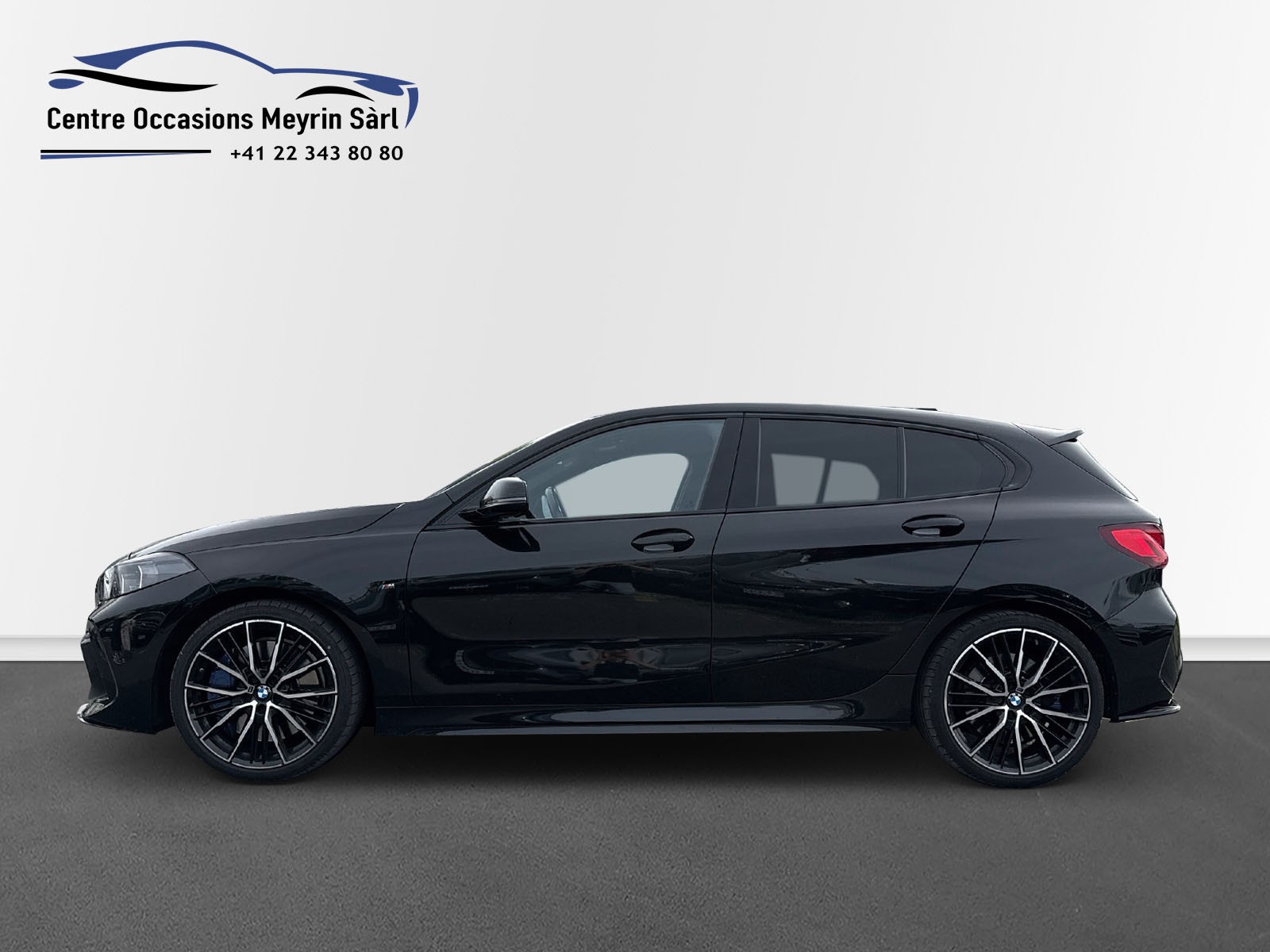 BMW M135i xDrive Steptronic-showroom-element-1