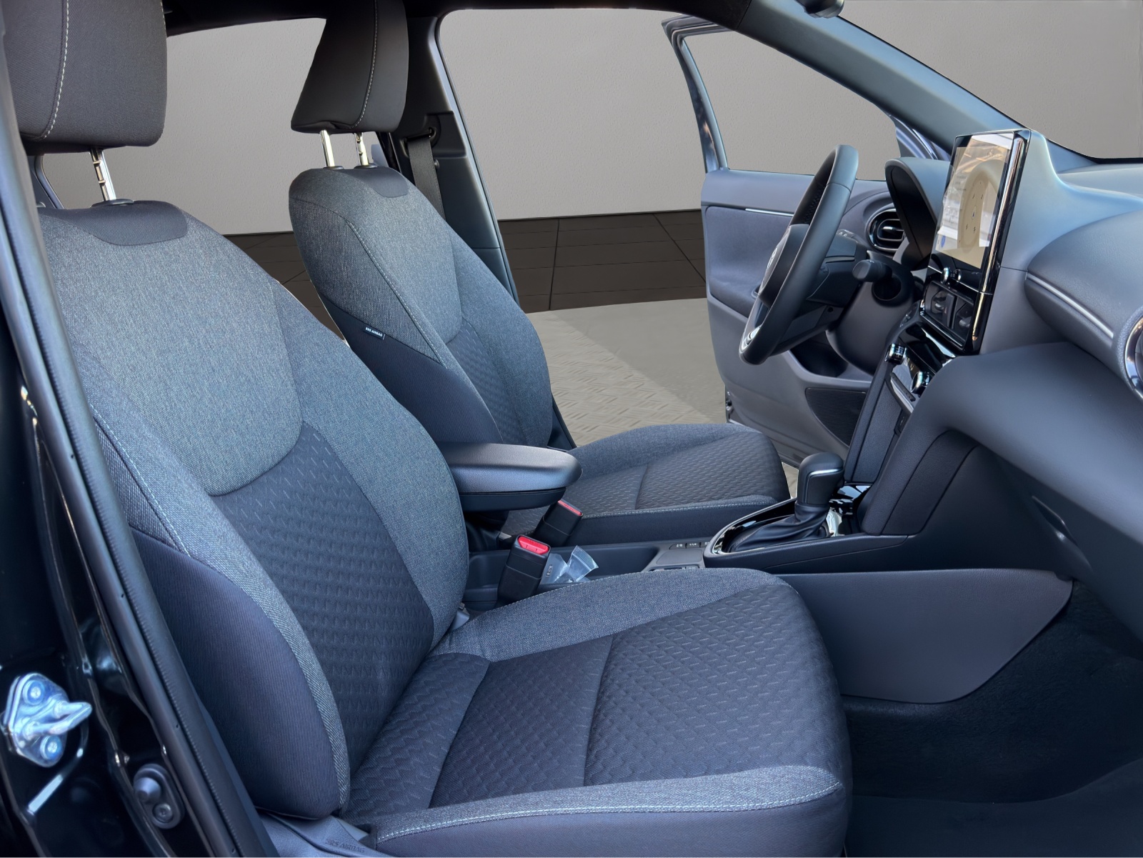 TOYOTA Yaris Cross 1.5 Active Drive e-CVT-image-16