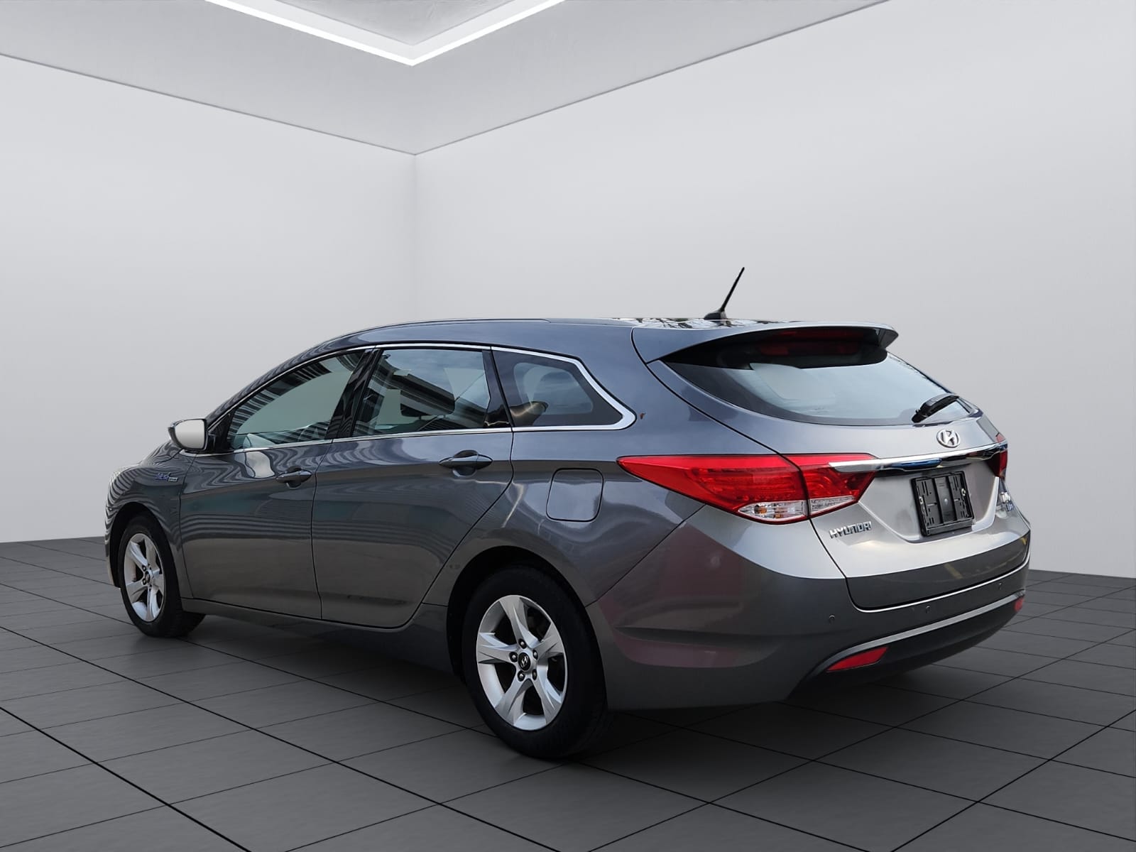 HYUNDAI i40 Wagon 1.7 CRDI ISG Comfort-image-4