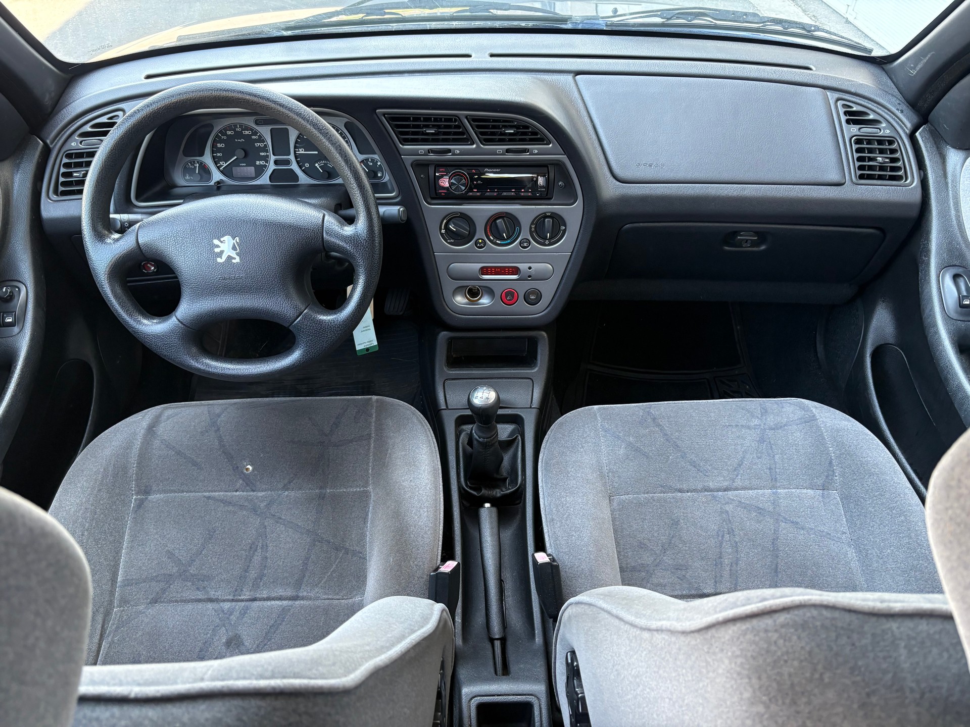 PEUGEOT 306 1.8 16V XT-image-12