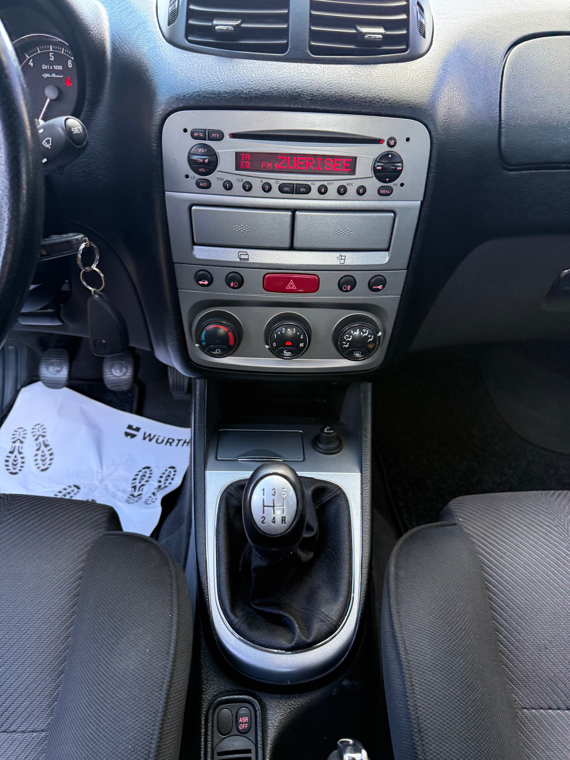ALFA ROMEO 147 1.6 TS 16V Distinctive-image-8