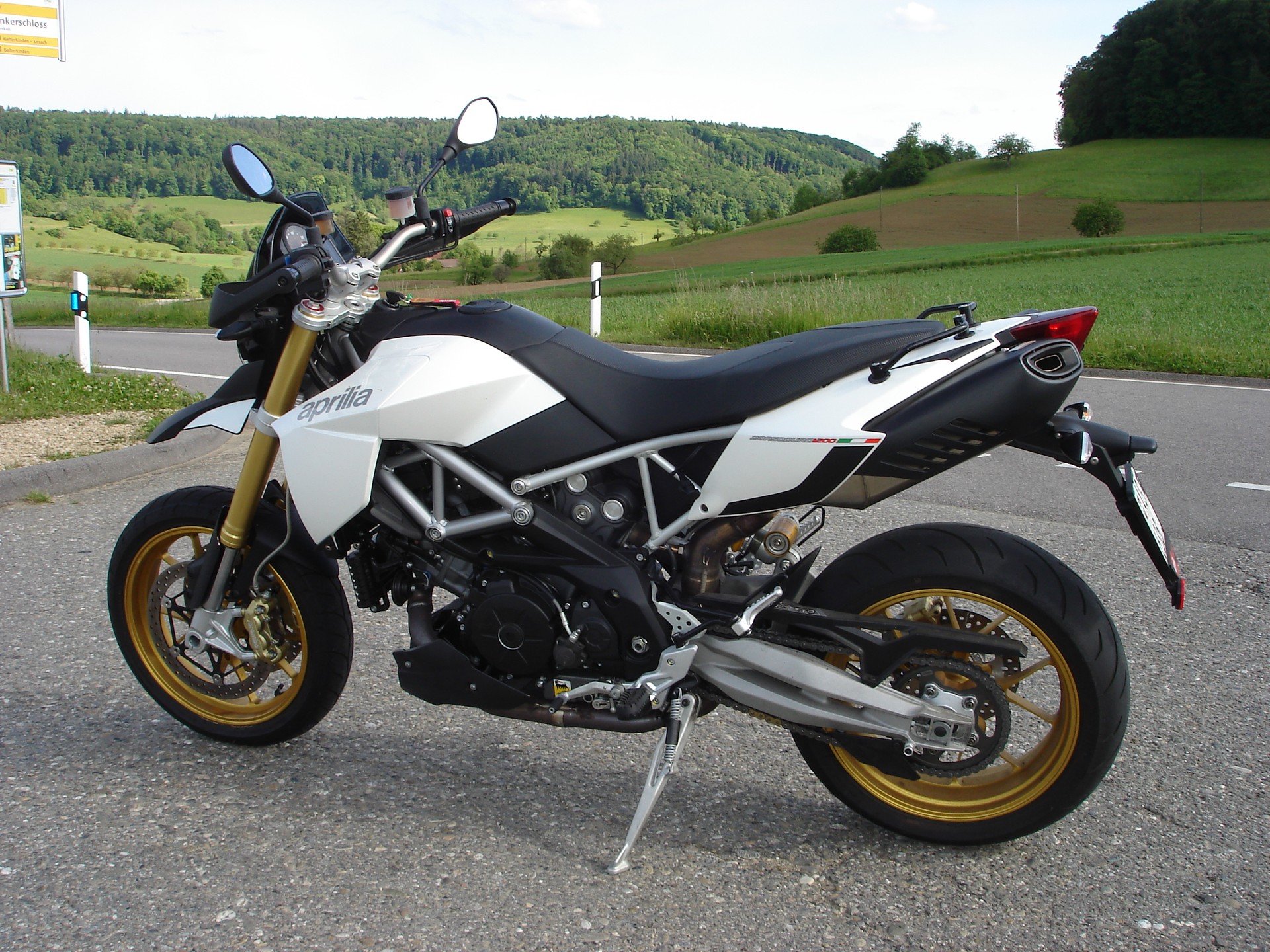 APRILIA Dorsoduro 1200 ABS/TC-image-8