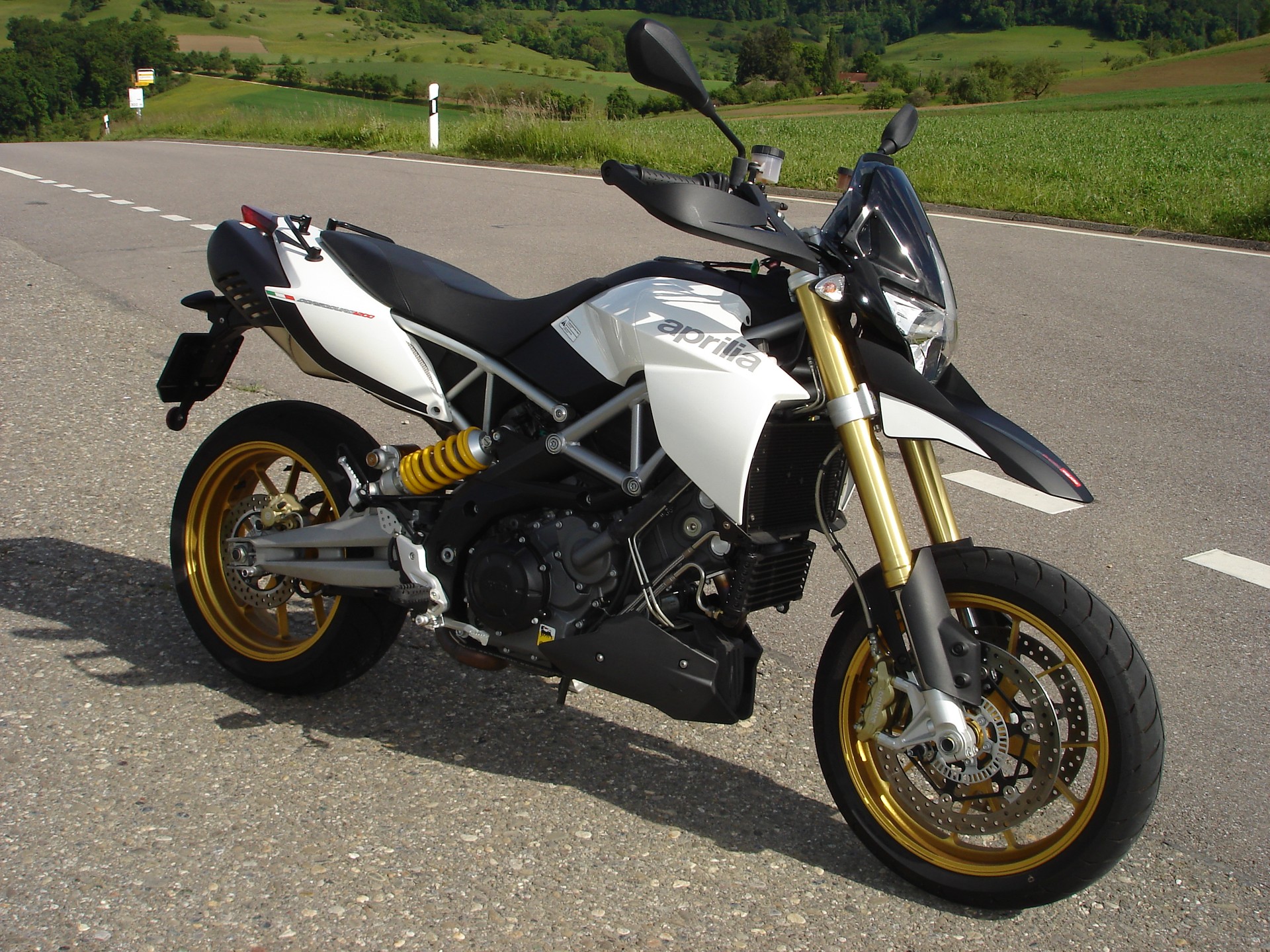 APRILIA Dorsoduro 1200 ABS/TC-image-5