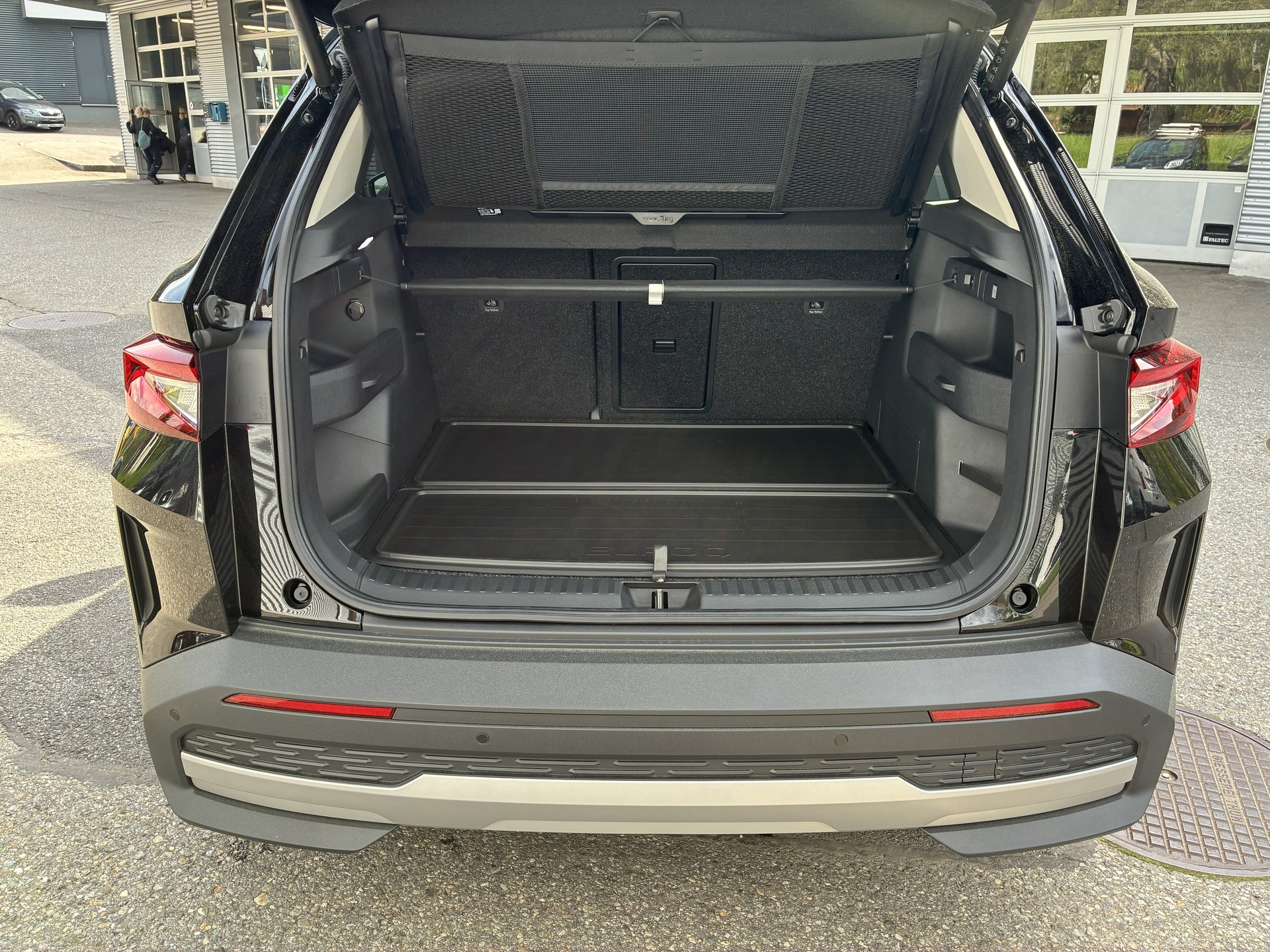 SKODA Elroq 85x-image-8