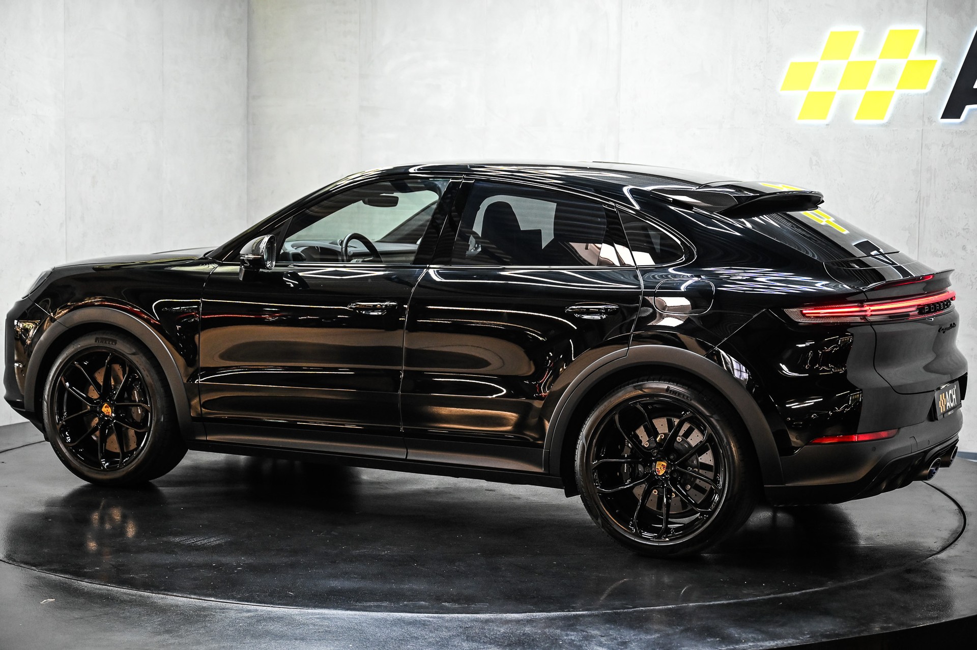 PORSCHE Cayenne Turbo E-Hybrid Coupé mit GT-Paket-image-5
