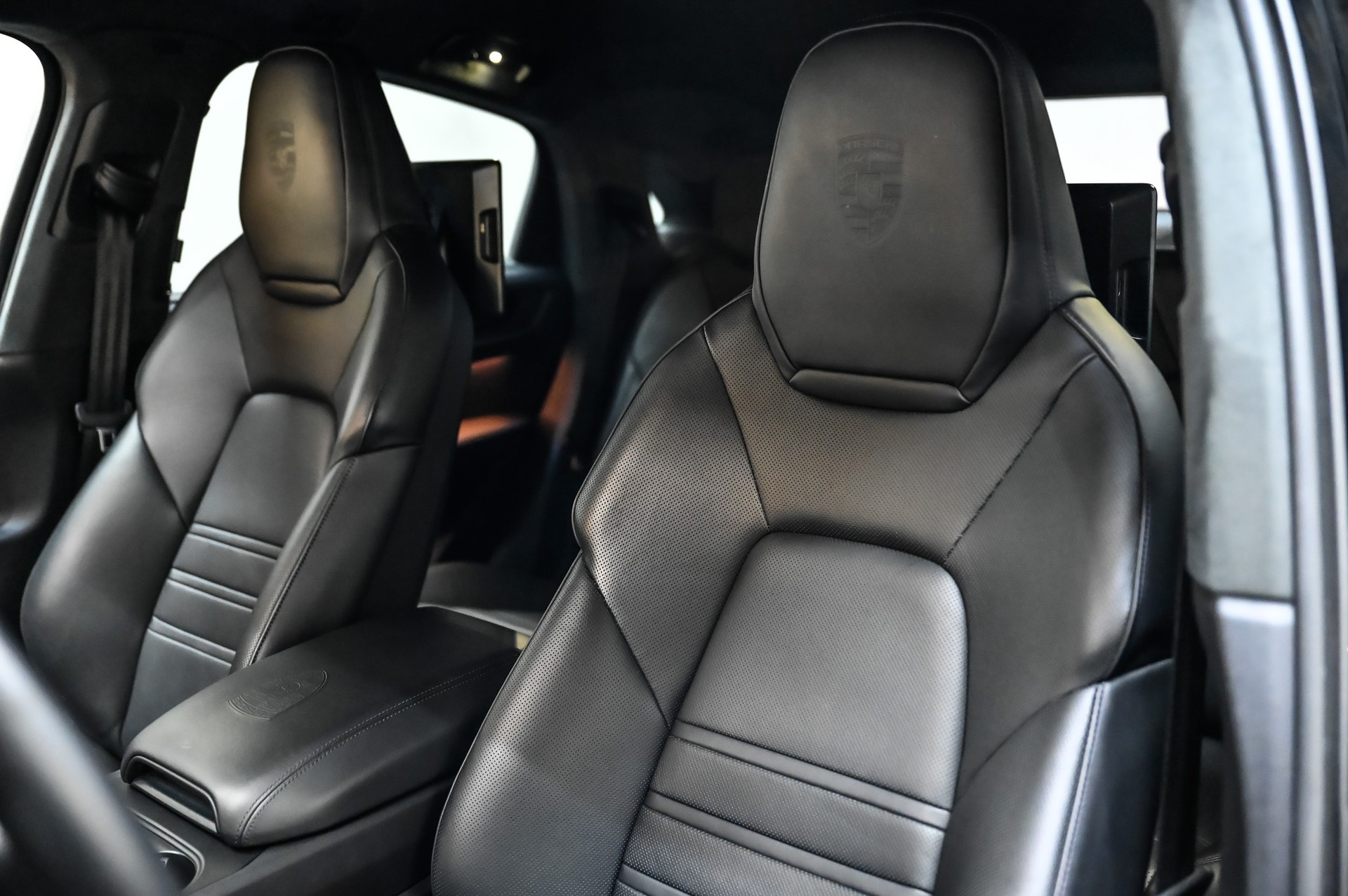 PORSCHE Cayenne Turbo E-Hybrid Coupé mit GT-Paket-image-17