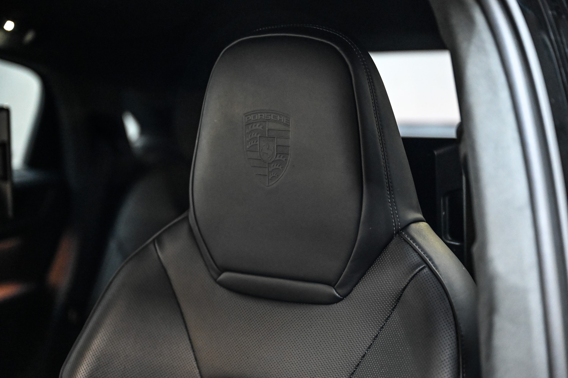 PORSCHE Cayenne Turbo E-Hybrid Coupé mit GT-Paket-image-18