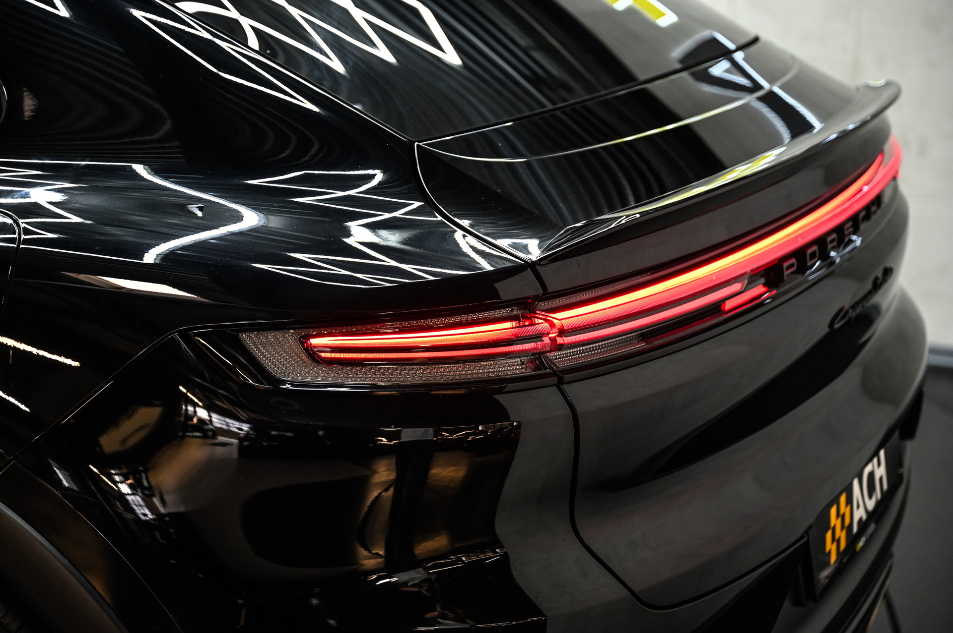 PORSCHE Cayenne Turbo E-Hybrid Coupé mit GT-Paket-image-15