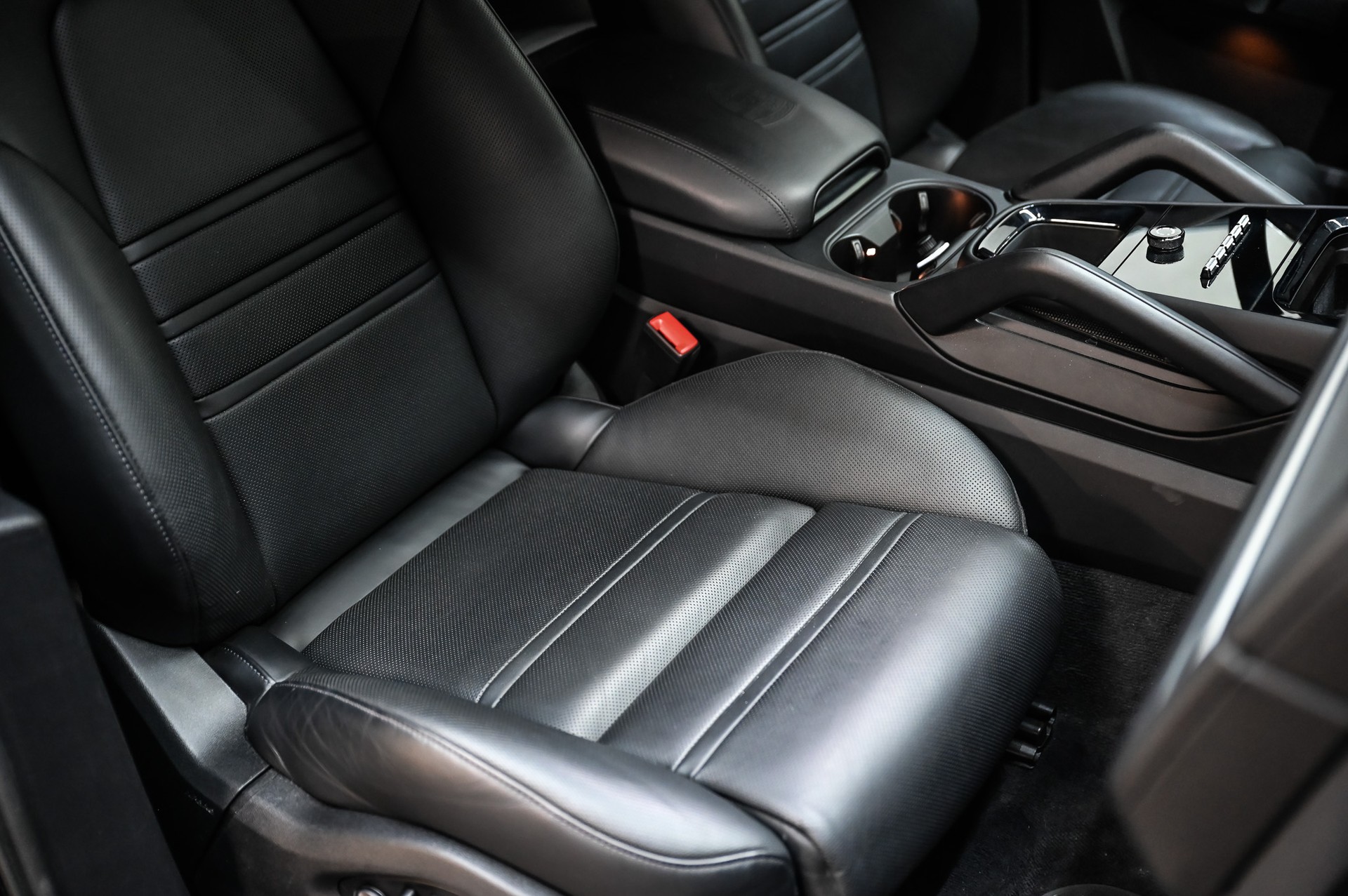 PORSCHE Cayenne Turbo E-Hybrid Coupé mit GT-Paket-image-25