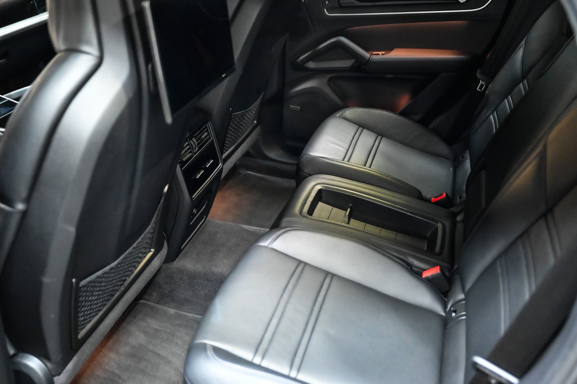 PORSCHE Cayenne Turbo E-Hybrid Coupé mit GT-Paket-image-21