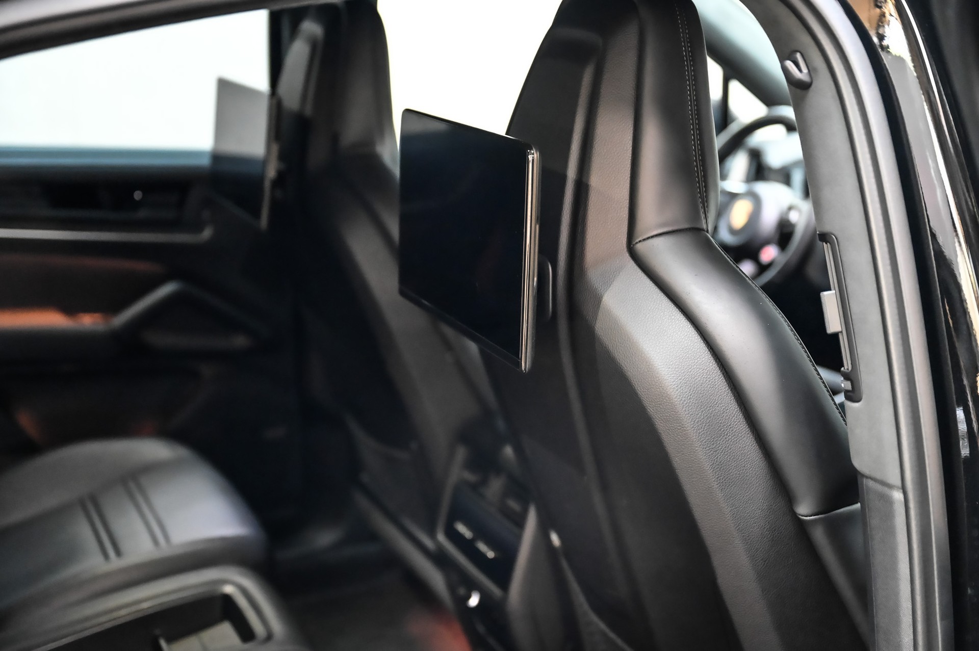 PORSCHE Cayenne Turbo E-Hybrid Coupé mit GT-Paket-image-26