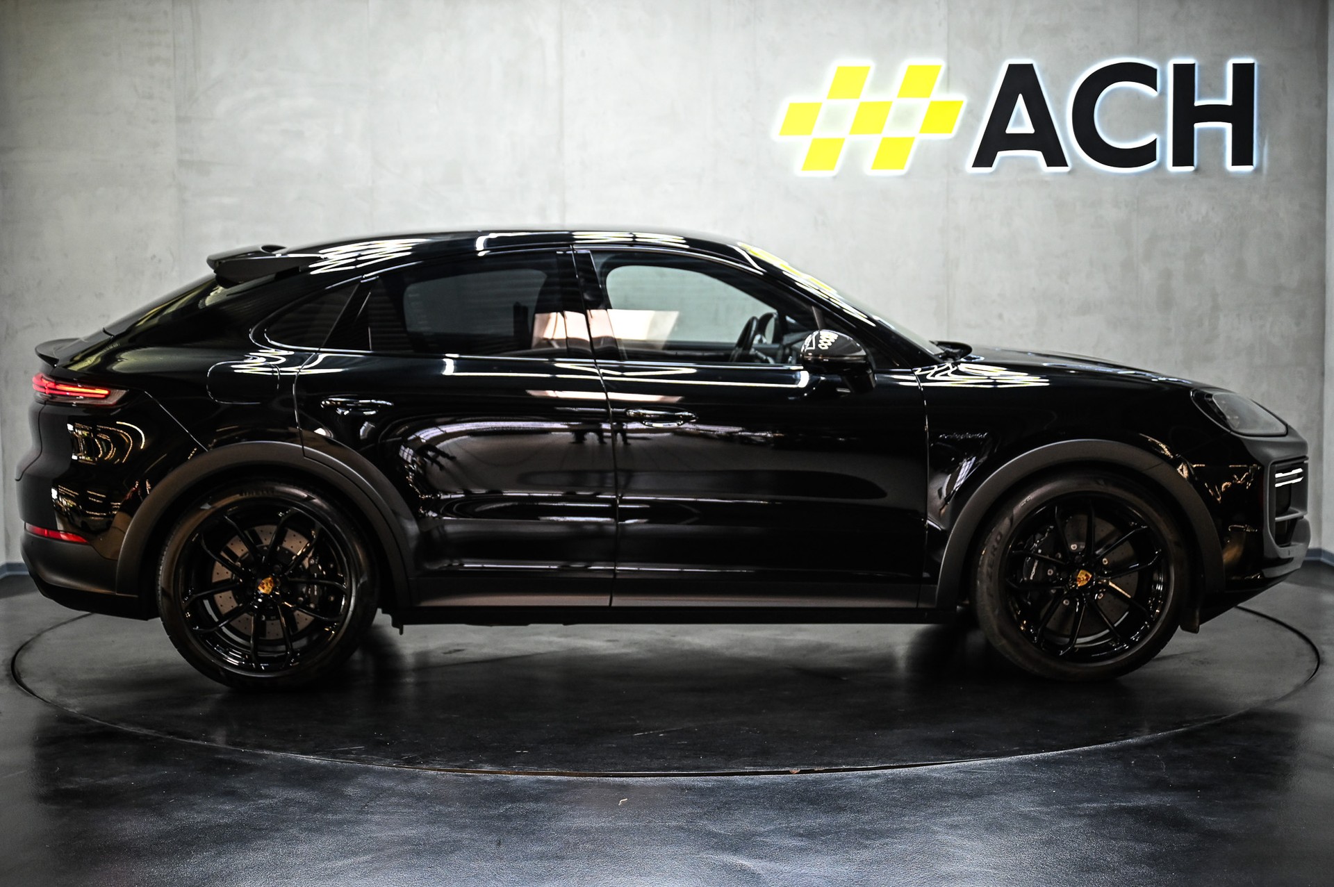 PORSCHE Cayenne Turbo E-Hybrid Coupé mit GT-Paket-image-10