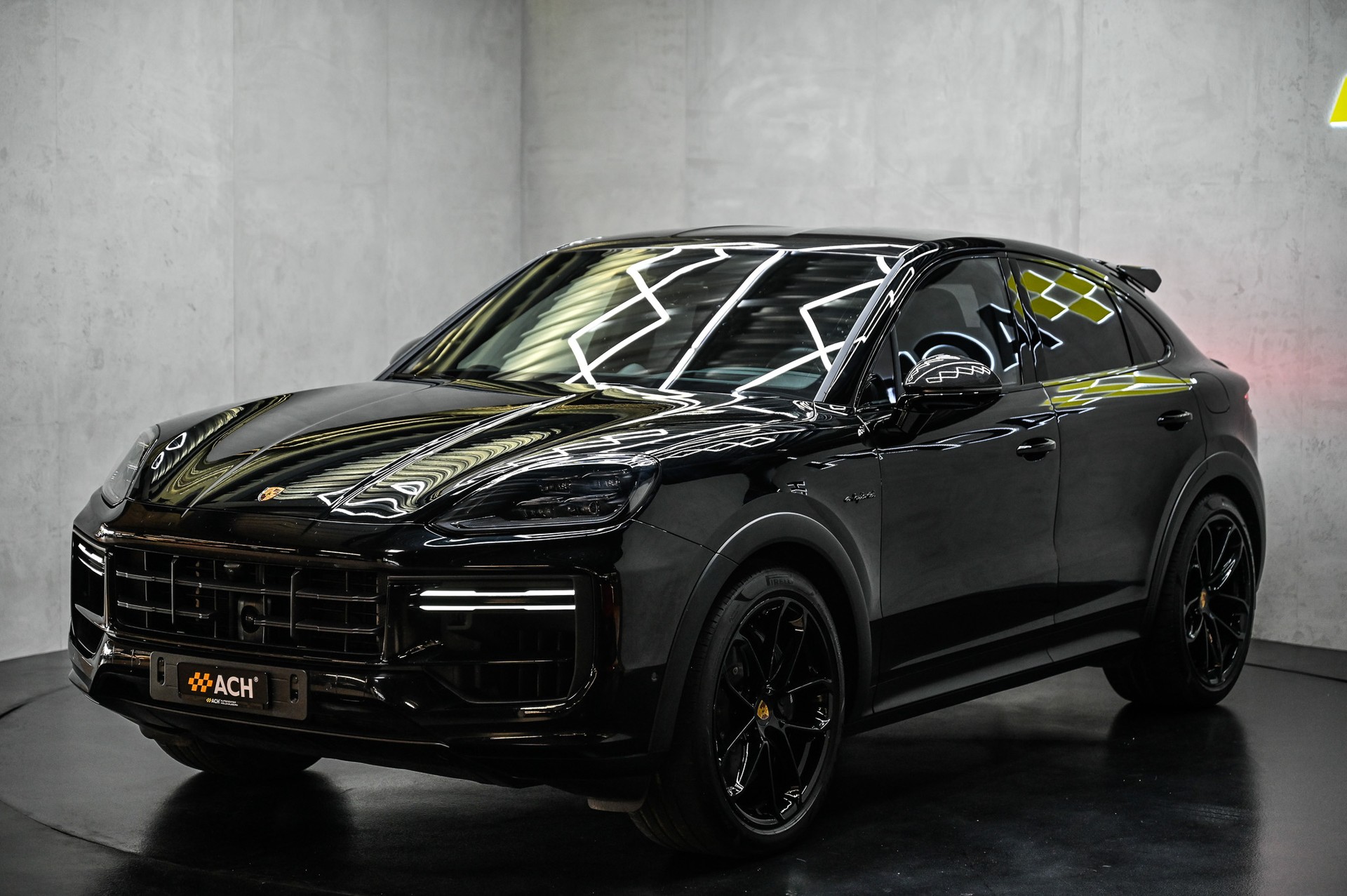 PORSCHE Cayenne Turbo E-Hybrid Coupé mit GT-Paket-showroom-element-2