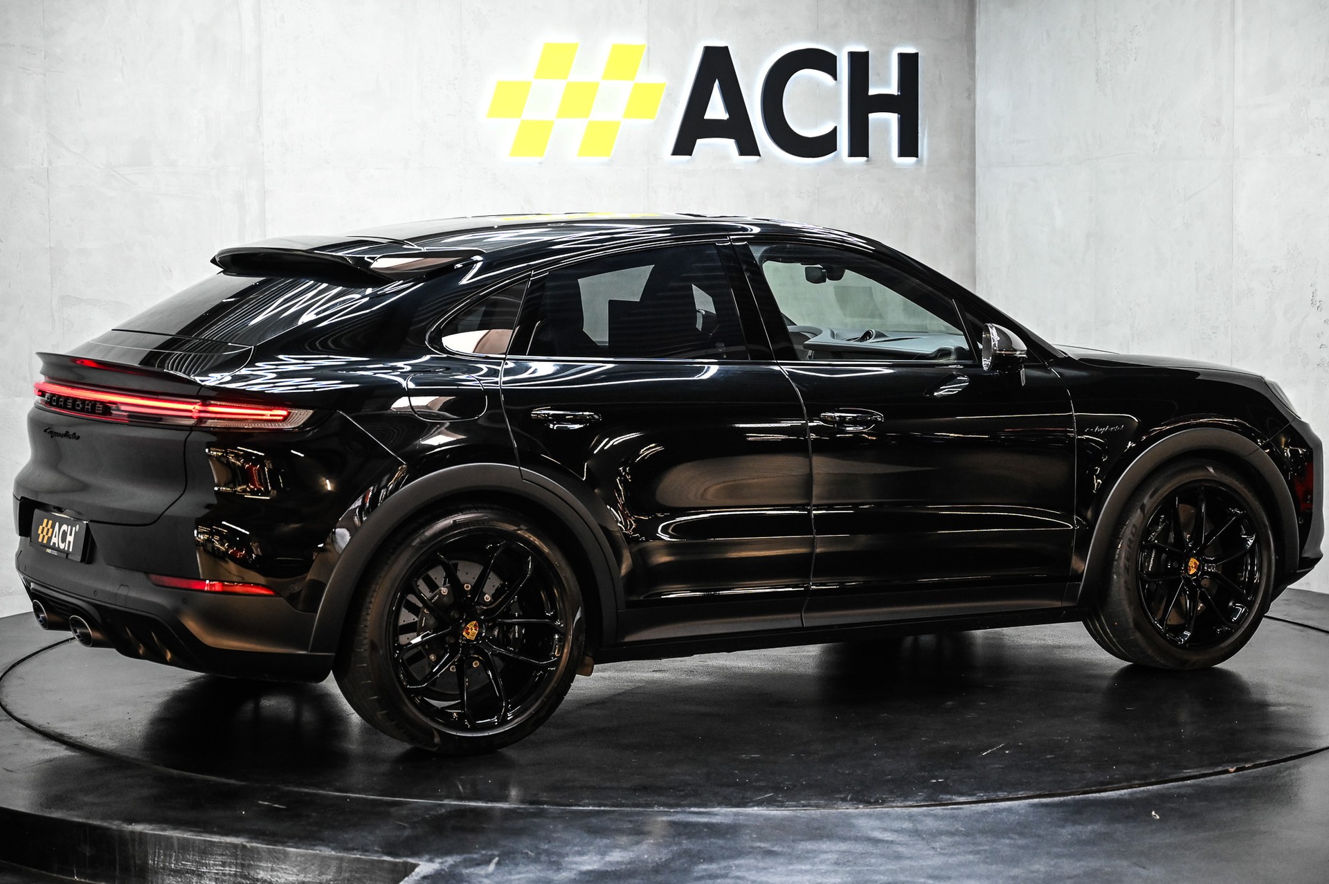 PORSCHE Cayenne Turbo E-Hybrid Coupé mit GT-Paket-image-9