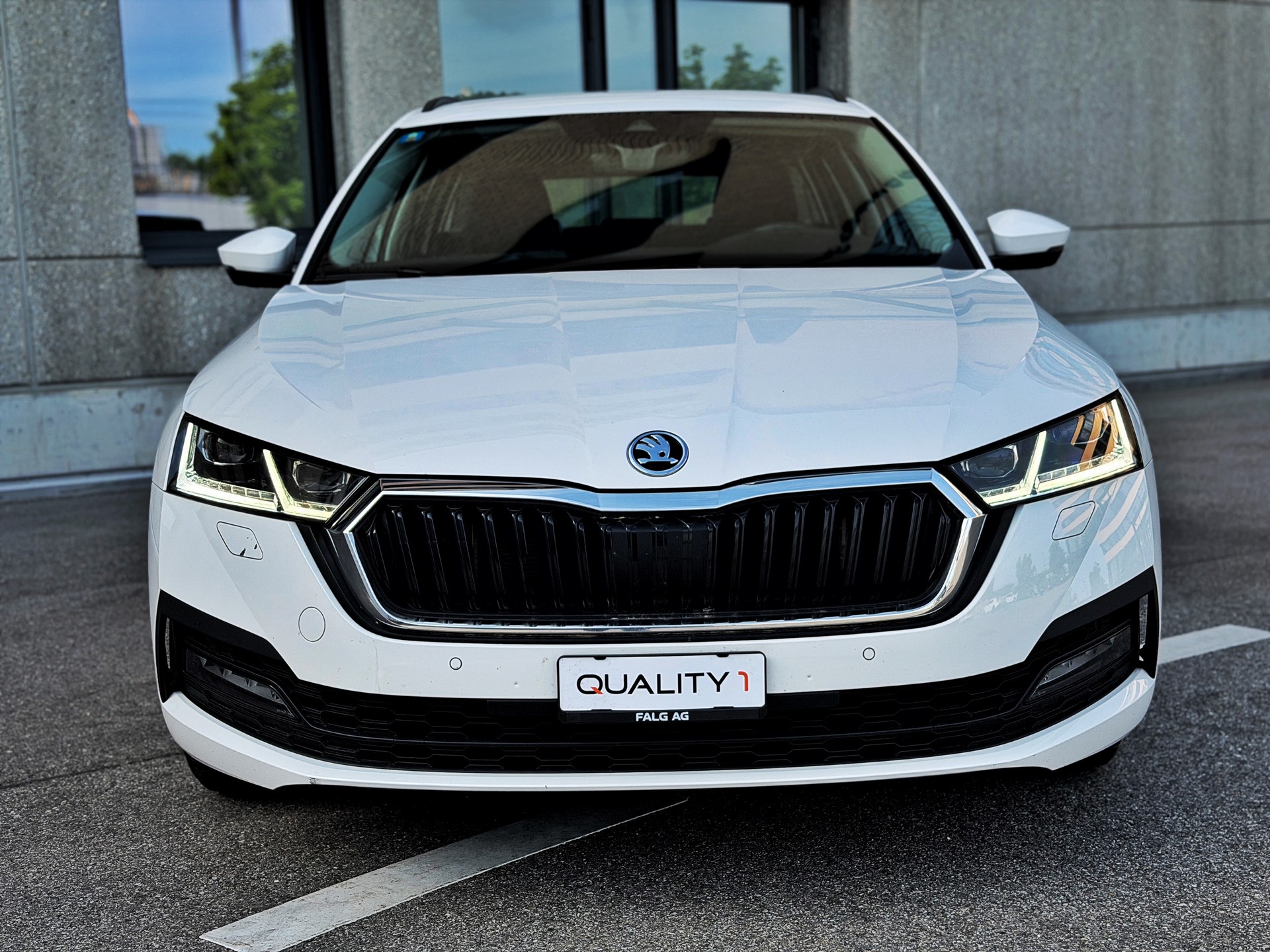SKODA Octavia Combi 2.0 TDI DSG Ambition 4x4-image-8