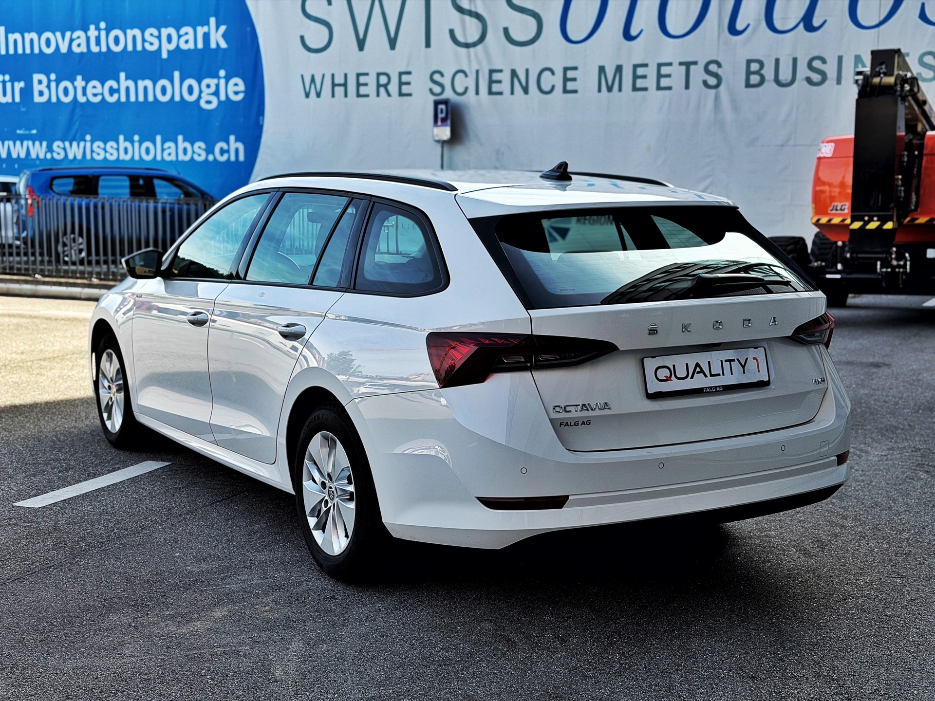 SKODA Octavia Combi 2.0 TDI DSG Ambition 4x4-image-5