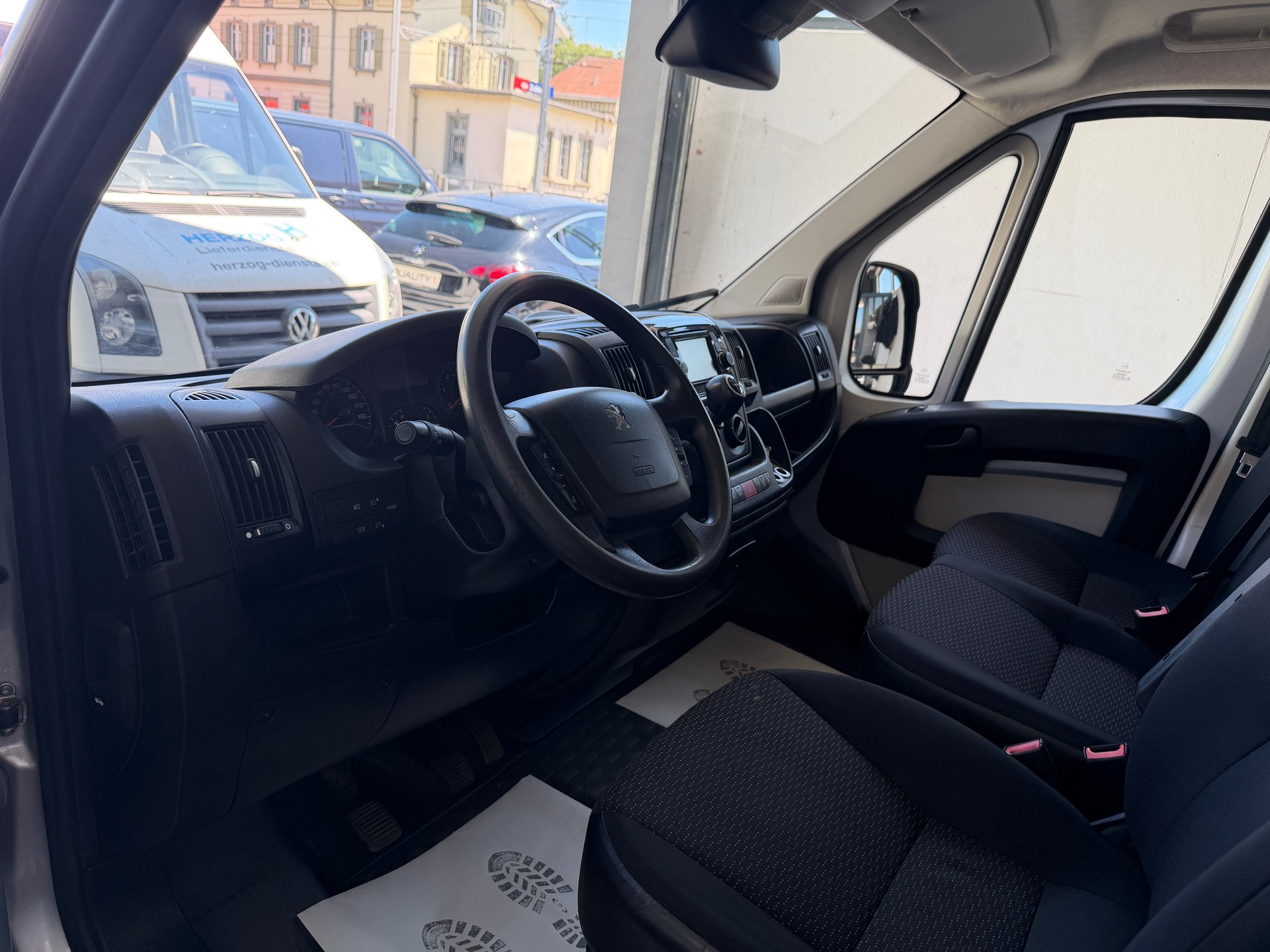 PEUGEOT Boxer 2.2 HDI 435 Active L2H2-image-7