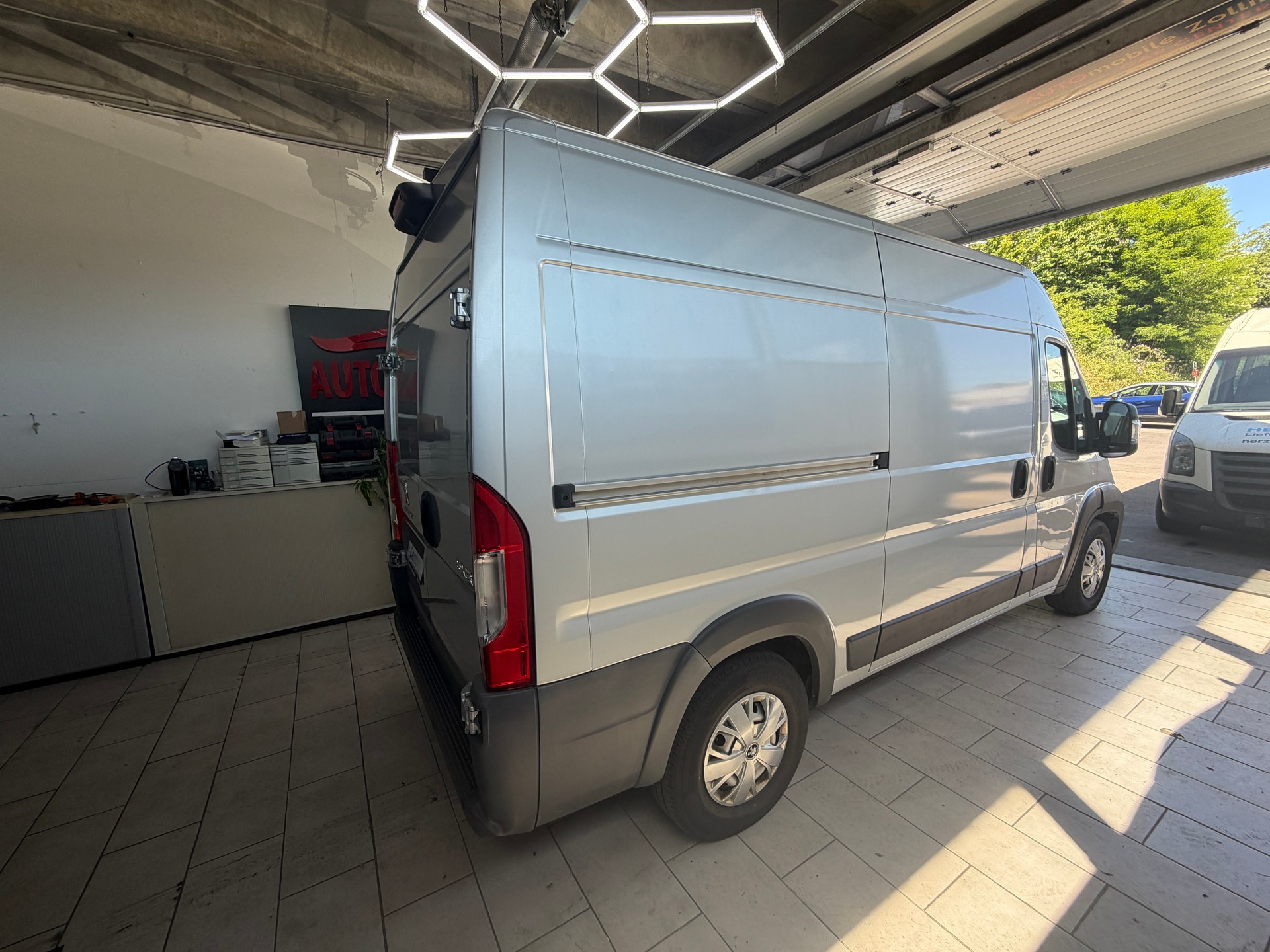 PEUGEOT Boxer 2.2 HDI 435 Active L2H2-image-8