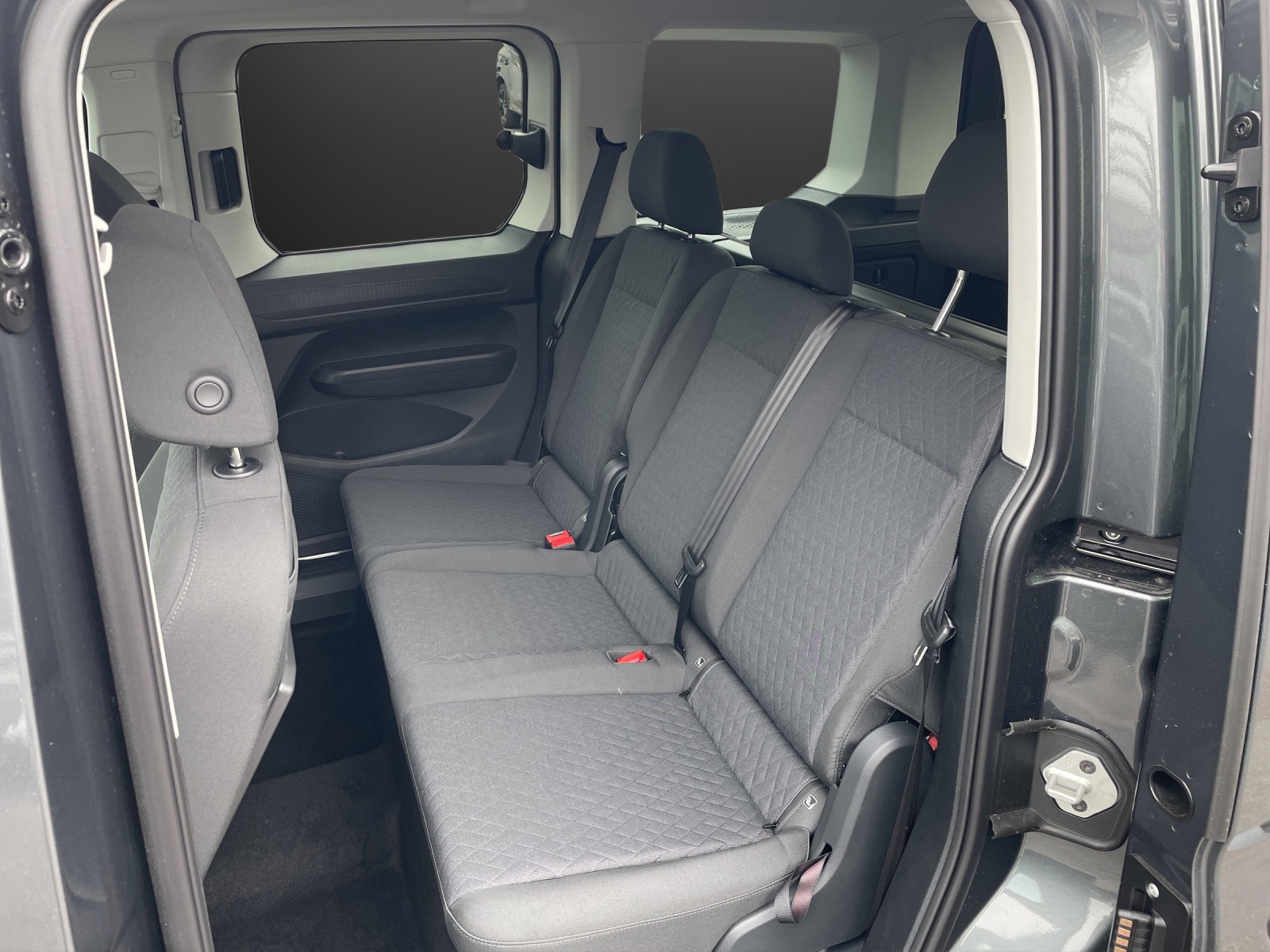 VW Caddy Dark Label 2.0 TDI 4Motion-image-8