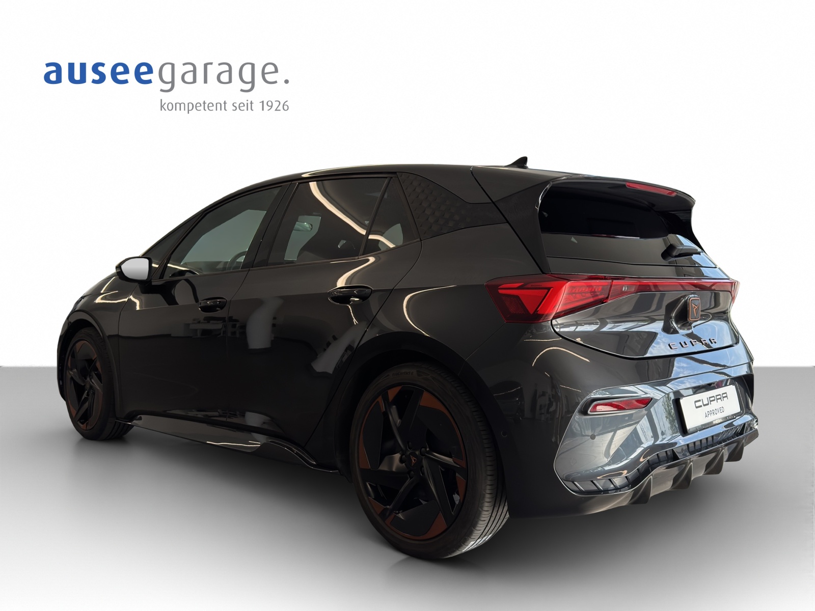 CUPRA Born Electric-showroom-element-1