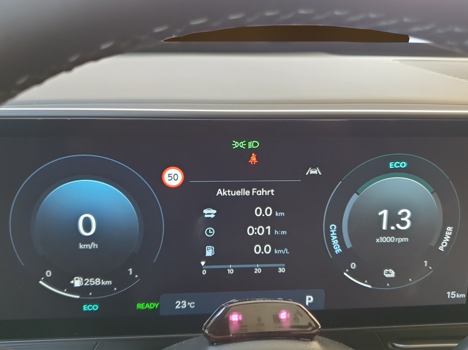 HYUNDAI Kona 1.6 GDi Hybrid Amplia-image-10
