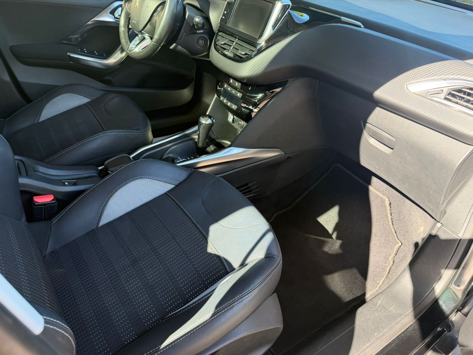 PEUGEOT 2008 1.6 VTI Allure Automatic-image-8