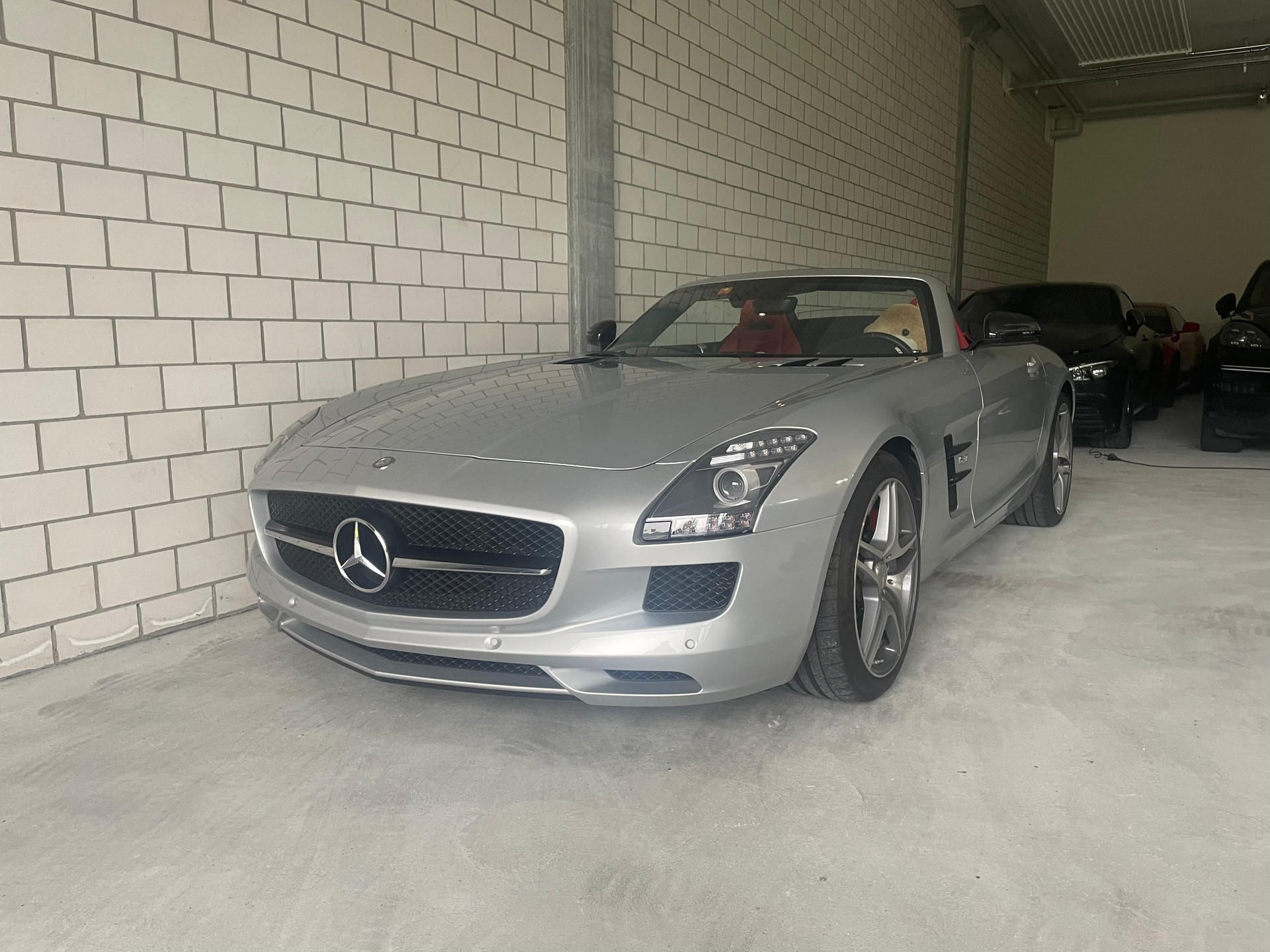 MERCEDES-BENZ SLS 63 AMG GT Roadster Speedshift-showroom-element-1