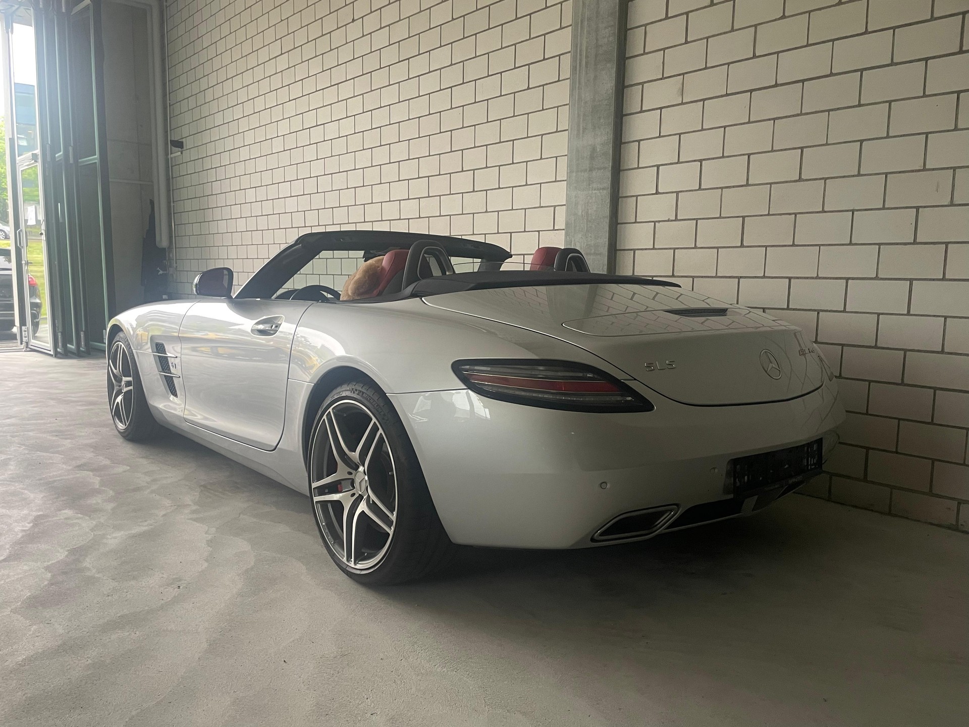 MERCEDES-BENZ SLS 63 AMG GT Roadster Speedshift-showroom-element-3