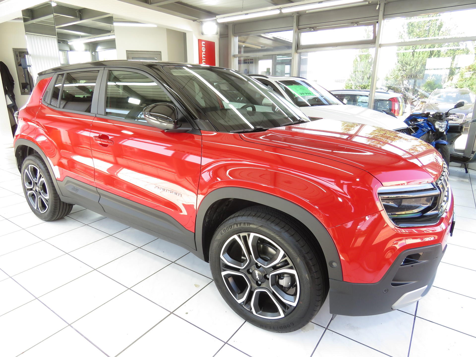 JEEP Avenger 1.2 Turbo MHEV Summit Sky Automat-showroom-element-2