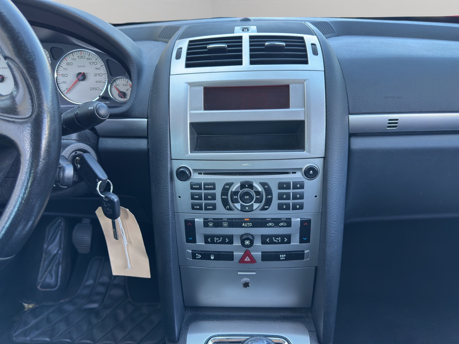 PEUGEOT 407 2.2 HDI Platinium Edition-image-11