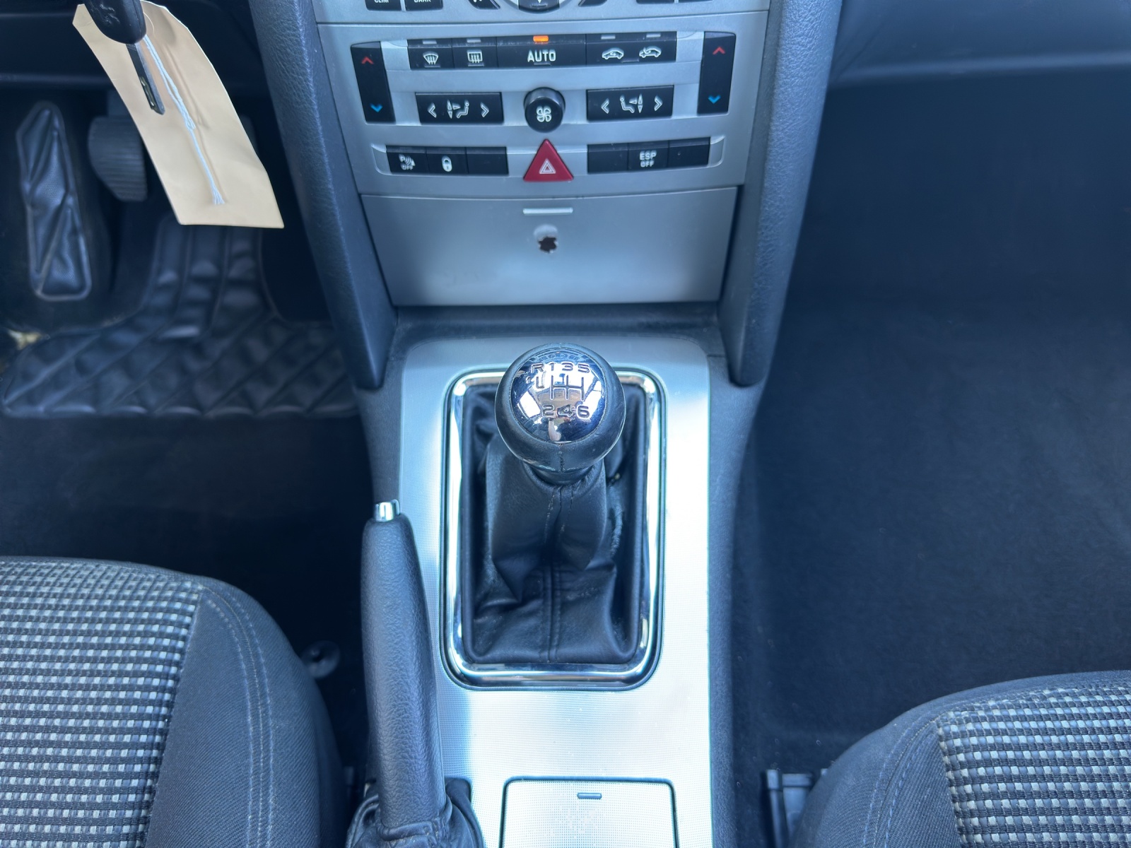 PEUGEOT 407 2.2 HDI Platinium Edition-image-9